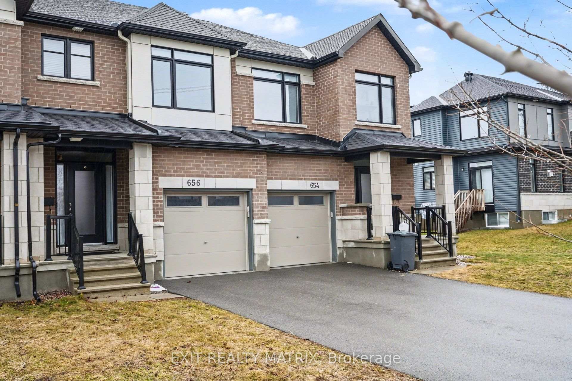 Photo 2 of 656 Putney Crescent, Ottawa, Stittsville (South) — HOMEH