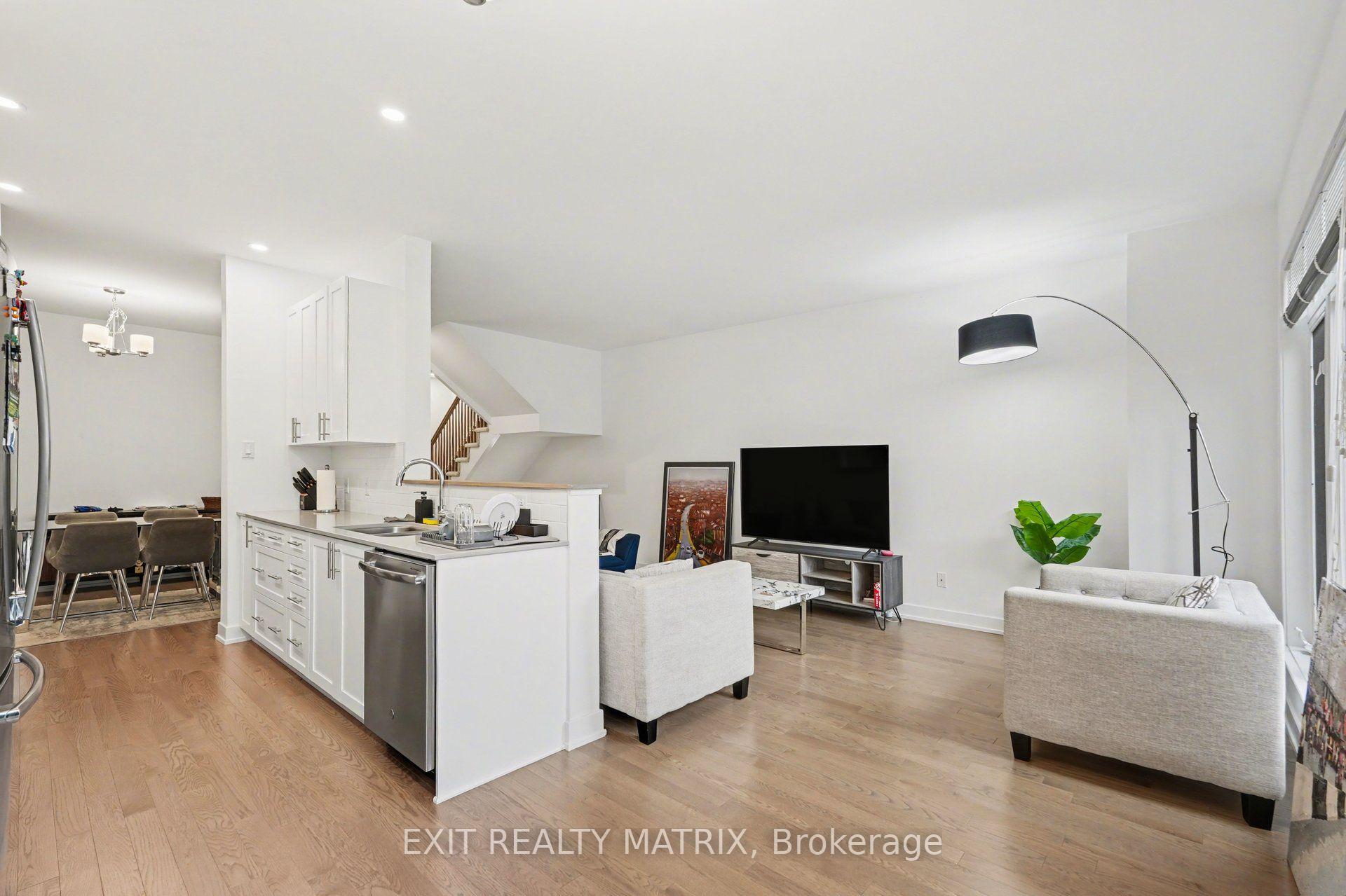 Photo 12 of 656 Putney Crescent, Ottawa, Stittsville (South) — HOMEH