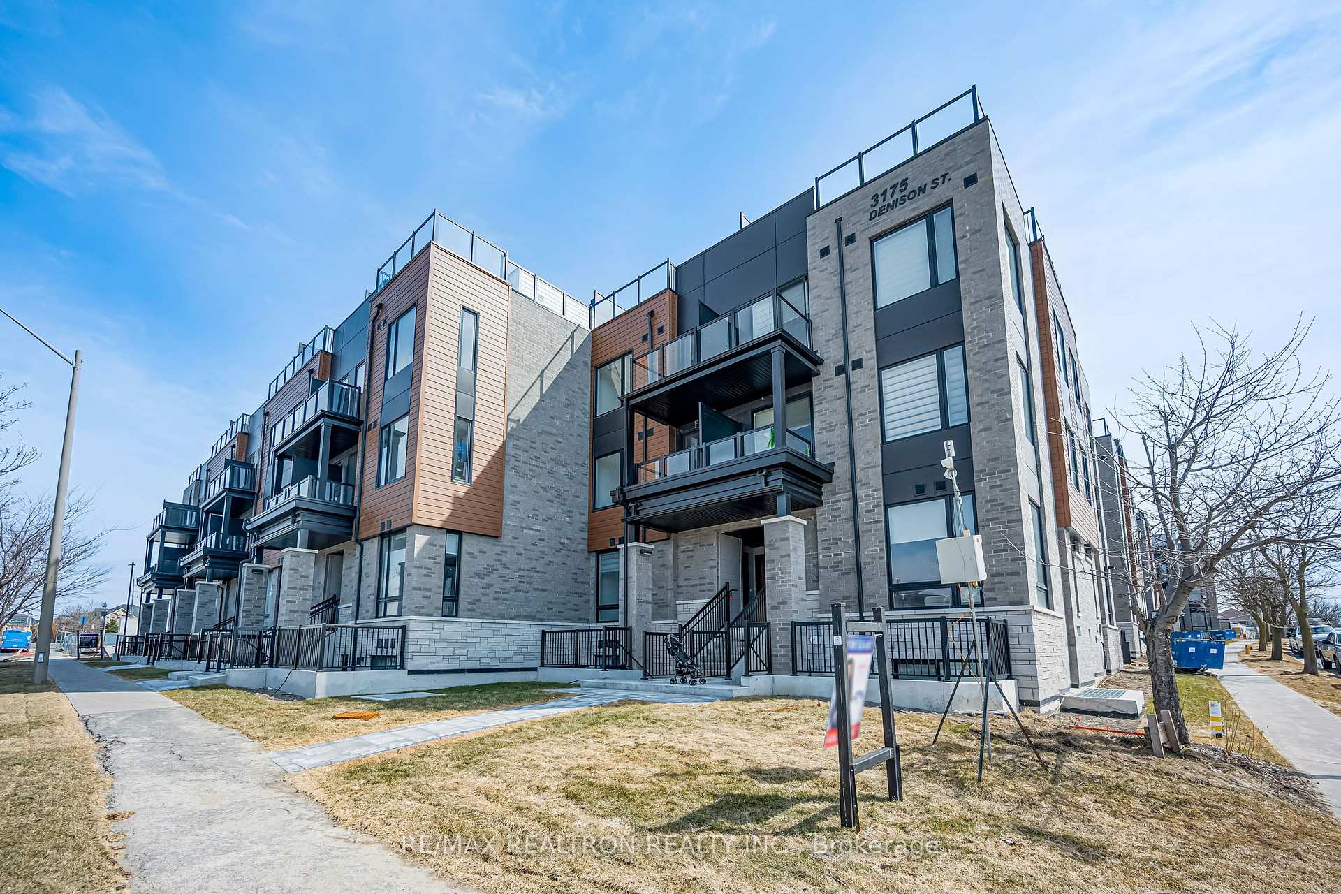Photo of Unit 107, 3175 Denison Street