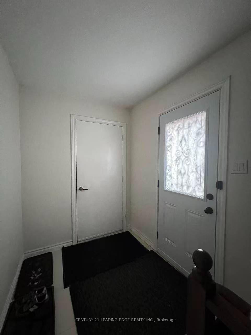 Photo 2 of Unit Lower Level, 33 Cavalry Trail, Markham, Buttonville — HOMEH