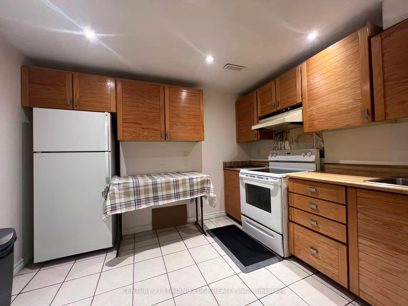Photo 7 of Unit Lower Level, 33 Cavalry Trail, Markham, Buttonville — HOMEH