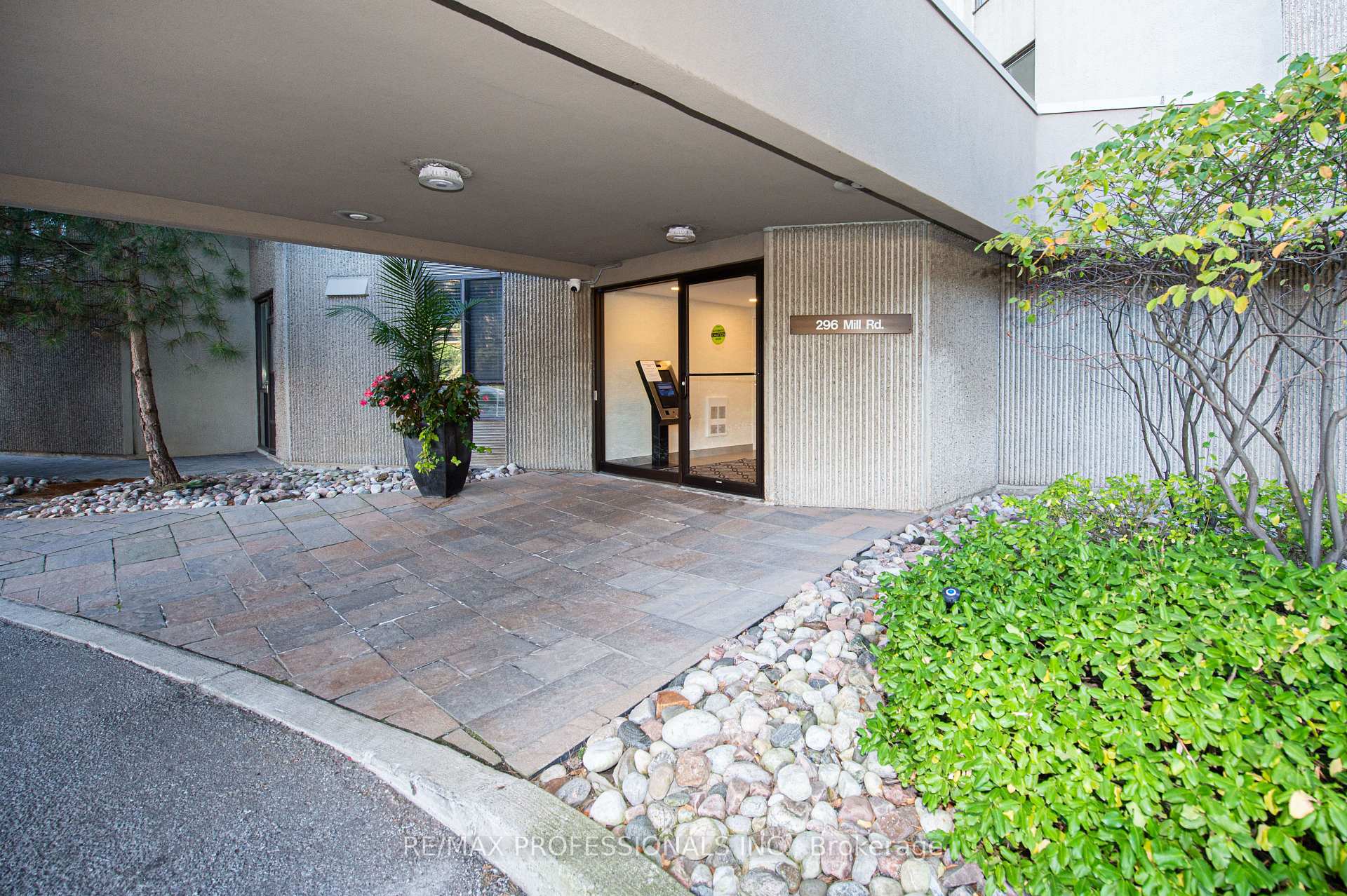 Photo 3 of Unit PH08, 296 Mill Road, Etobicoke, Markland Wood — HOMEH