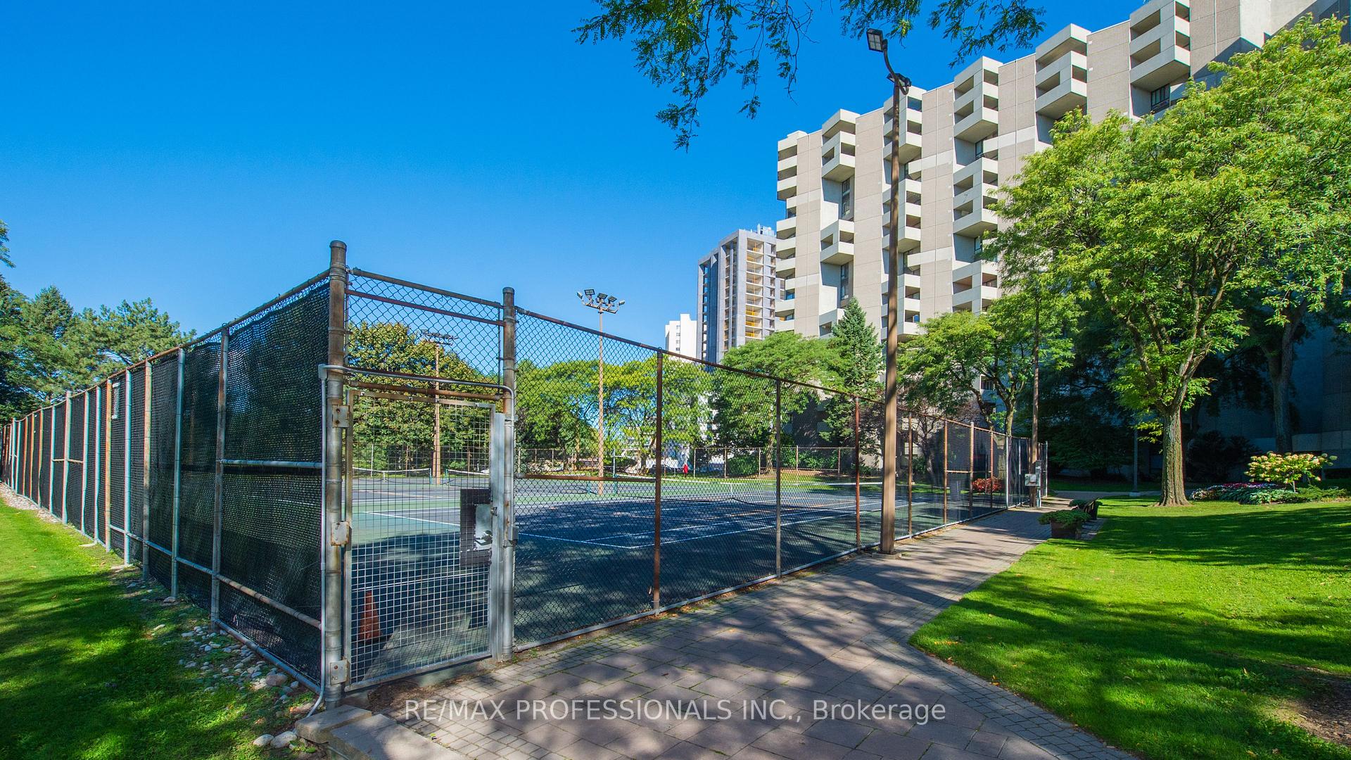 Photo 44 of Unit PH08, 296 Mill Road, Etobicoke, Markland Wood — HOMEH