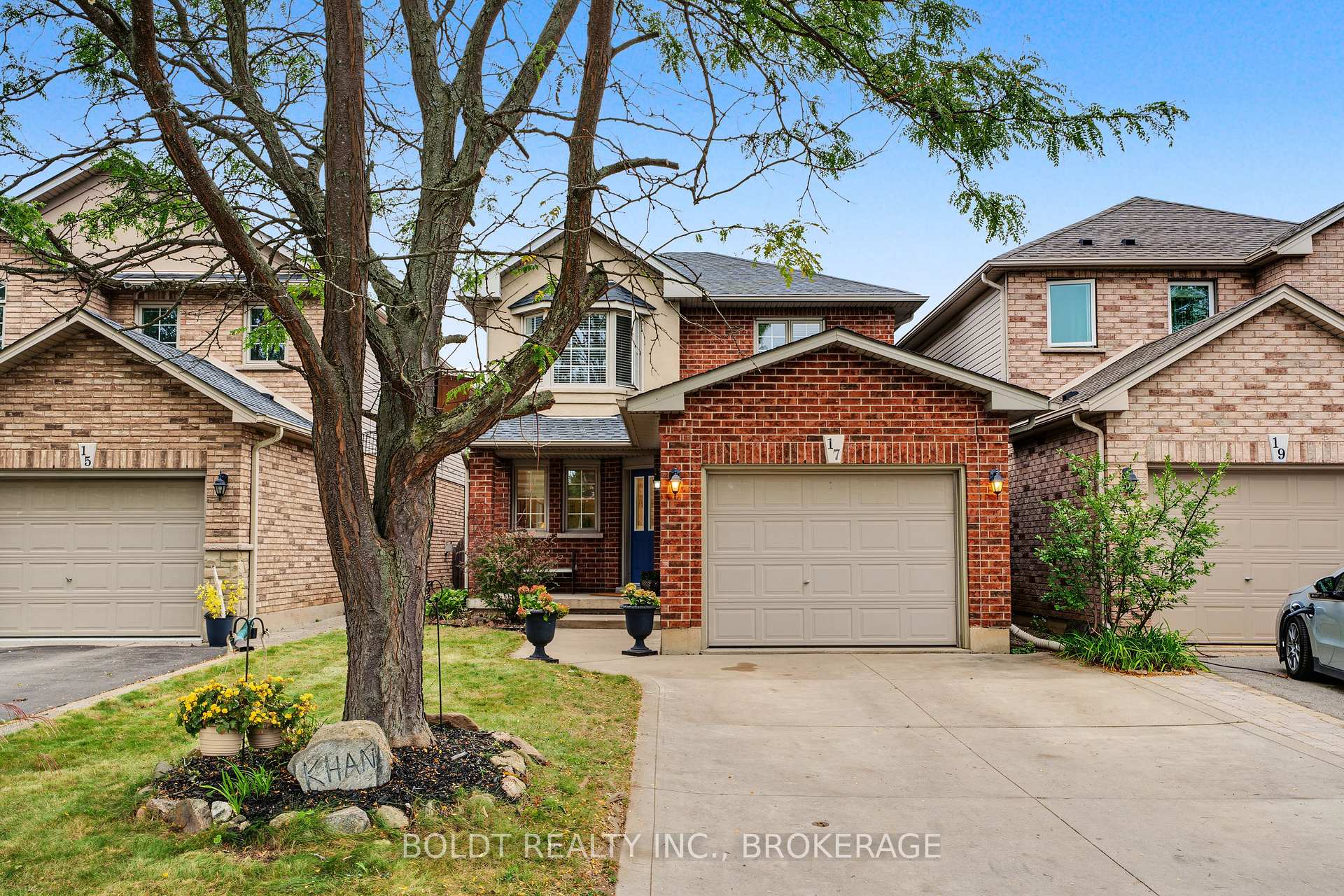 Photo 1 of 17 Valridge Drive, Hamilton, Ancaster — HOMEH