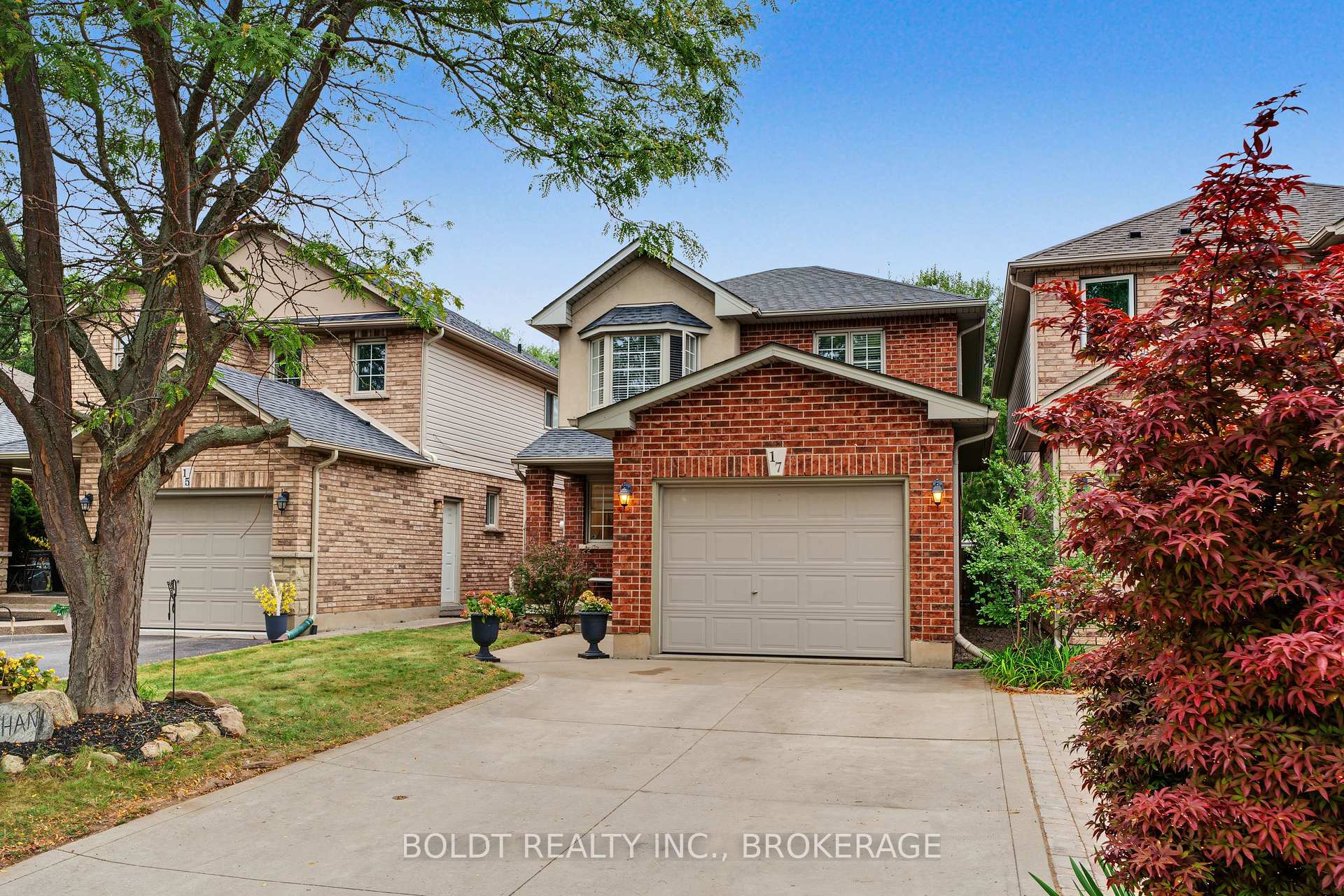 Photo 2 of 17 Valridge Drive, Hamilton, Ancaster — HOMEH