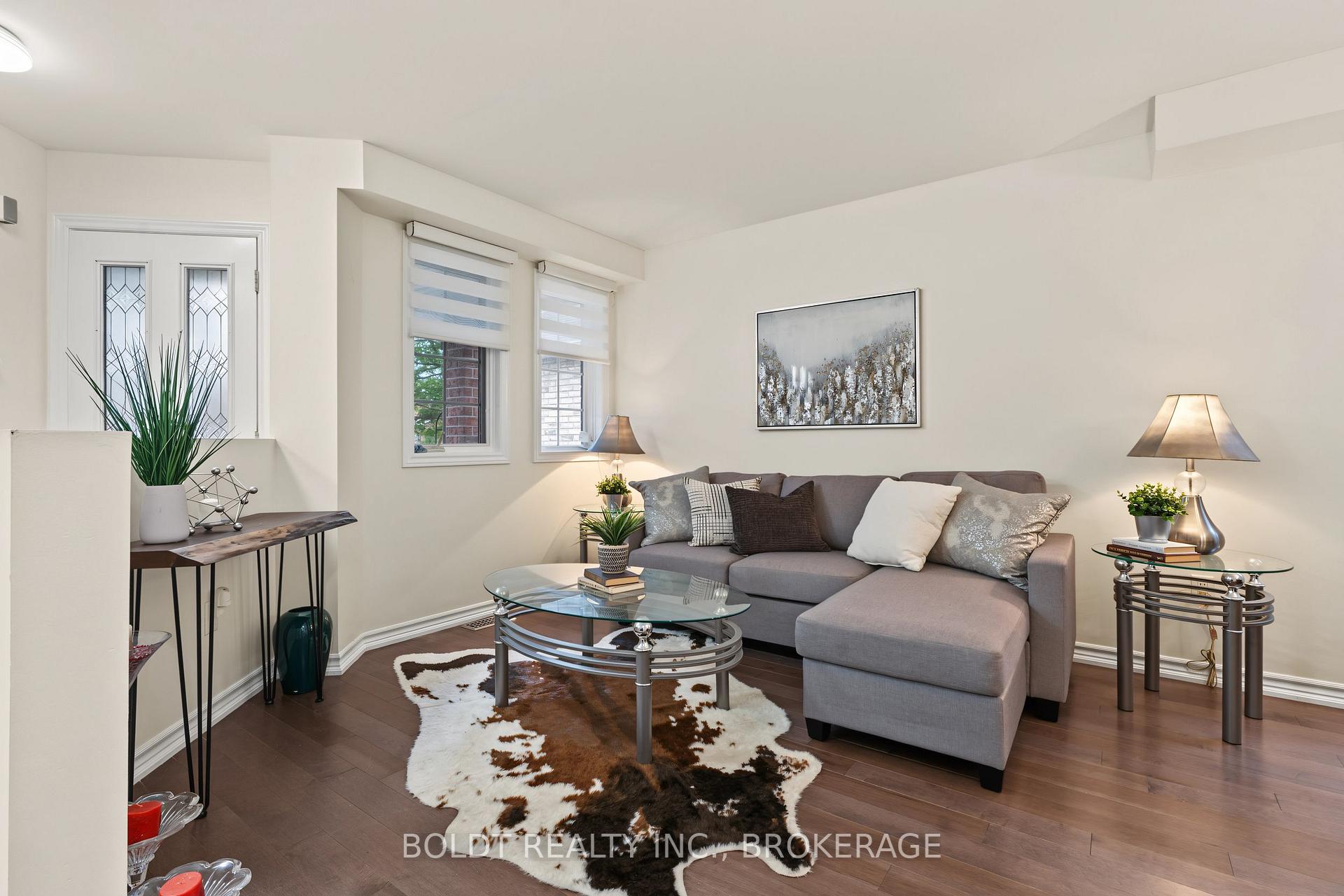 Photo 7 of 17 Valridge Drive, Hamilton, Ancaster — HOMEH