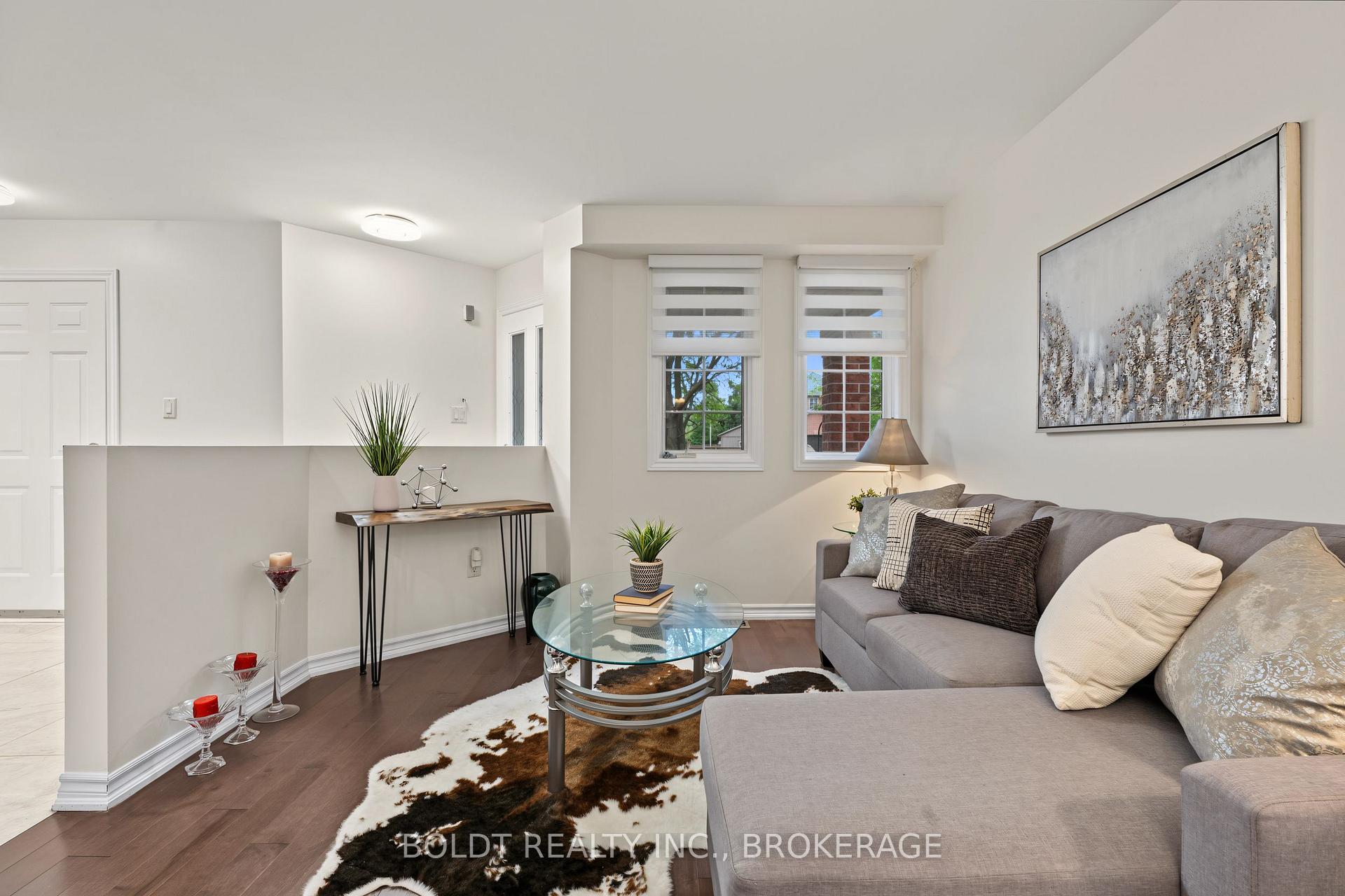Photo 8 of 17 Valridge Drive, Hamilton, Ancaster — HOMEH