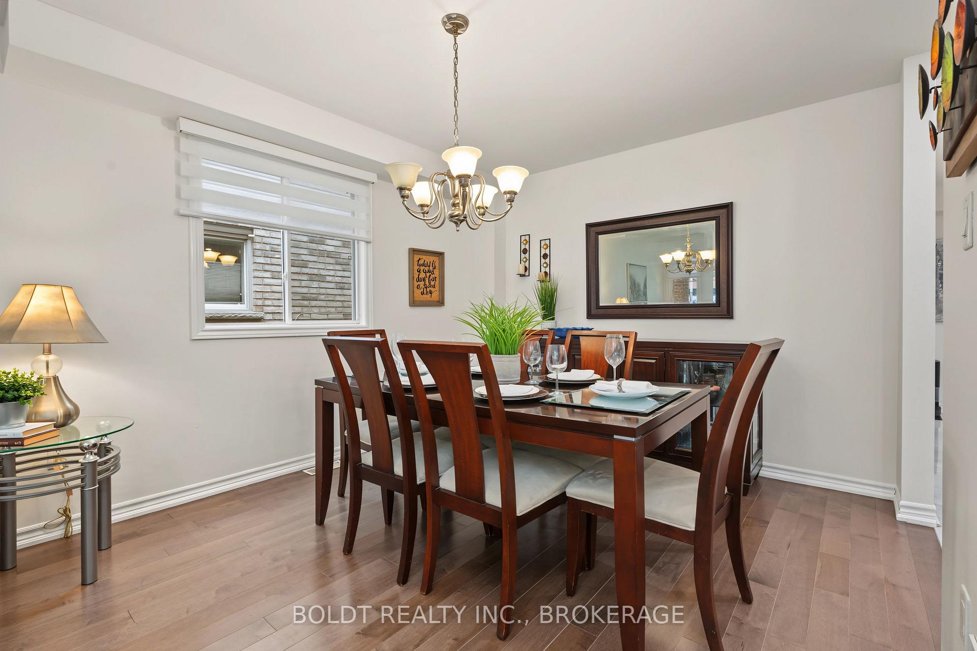 Photo 10 of 17 Valridge Drive, Hamilton, Ancaster — HOMEH