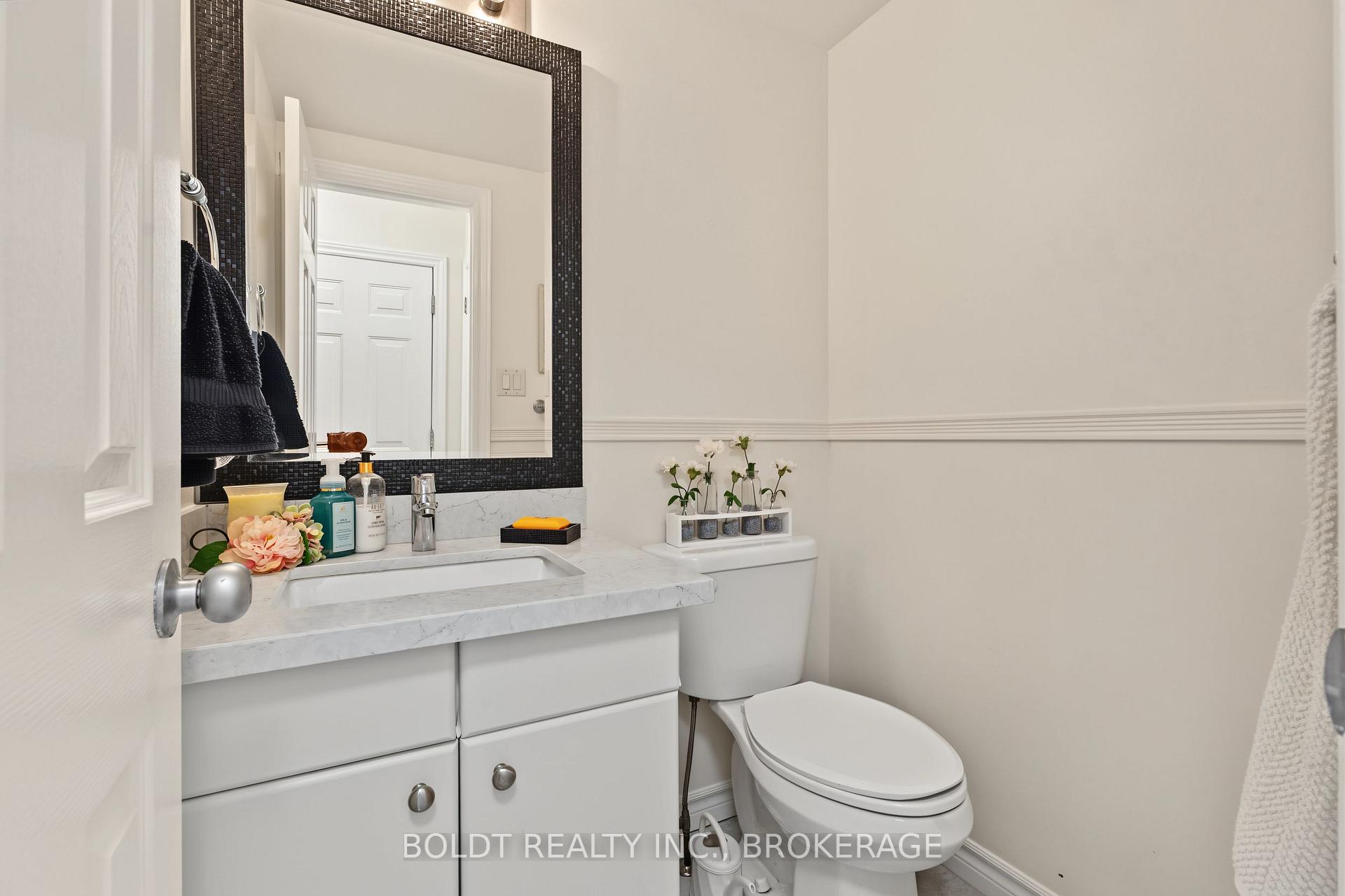 Photo 12 of 17 Valridge Drive, Hamilton, Ancaster — HOMEH
