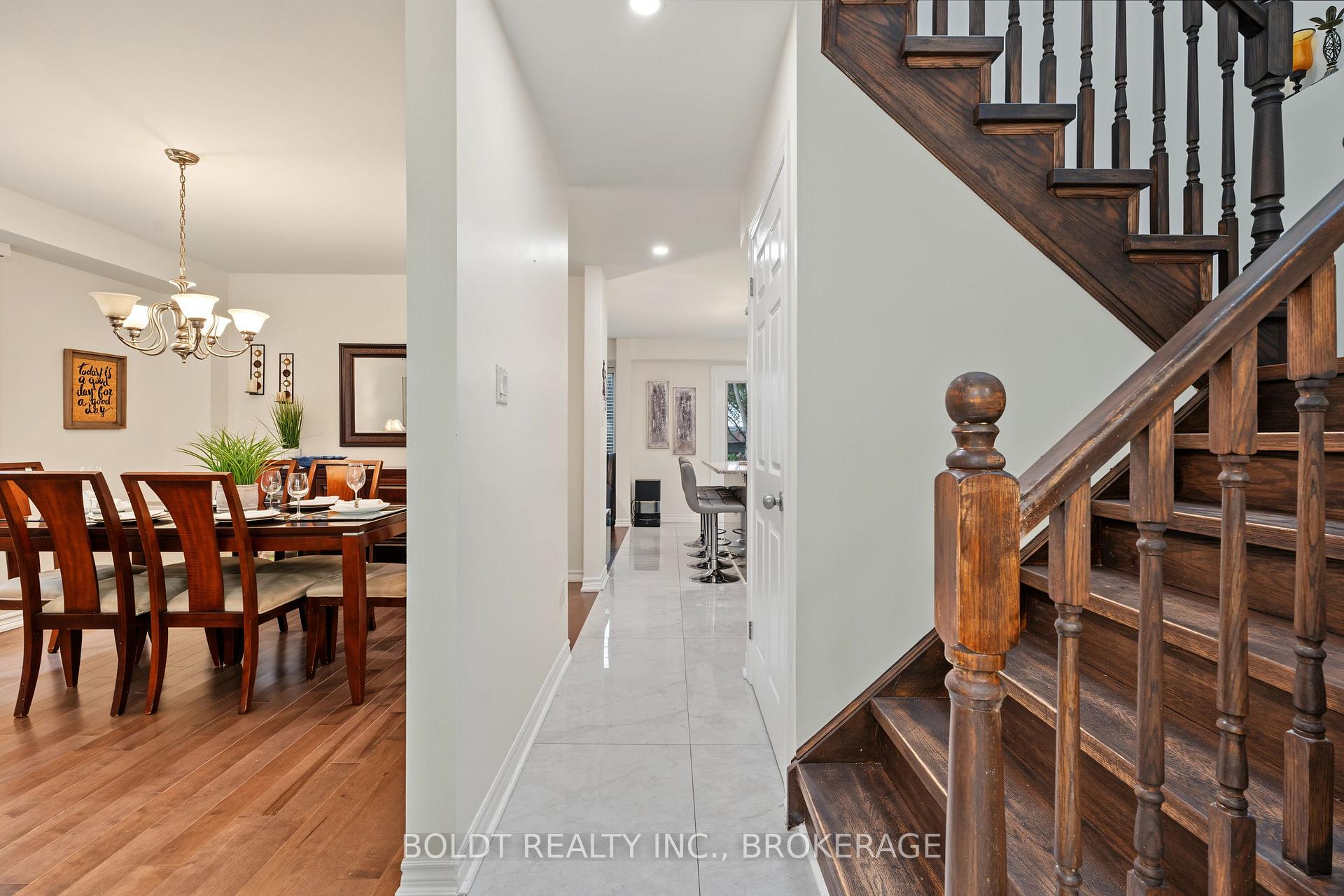 Photo 13 of 17 Valridge Drive, Hamilton, Ancaster — HOMEH
