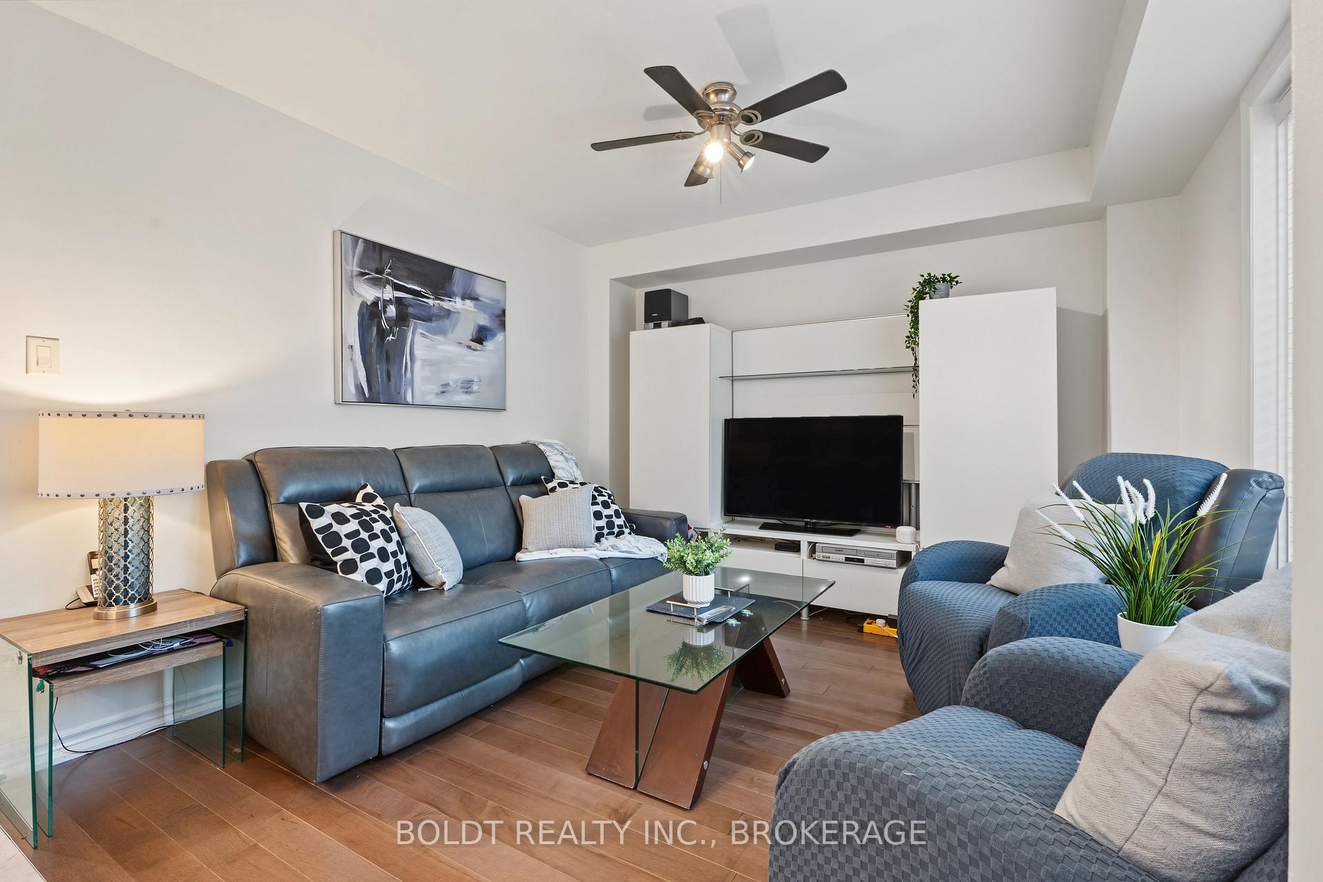 Photo 14 of 17 Valridge Drive, Hamilton, Ancaster — HOMEH