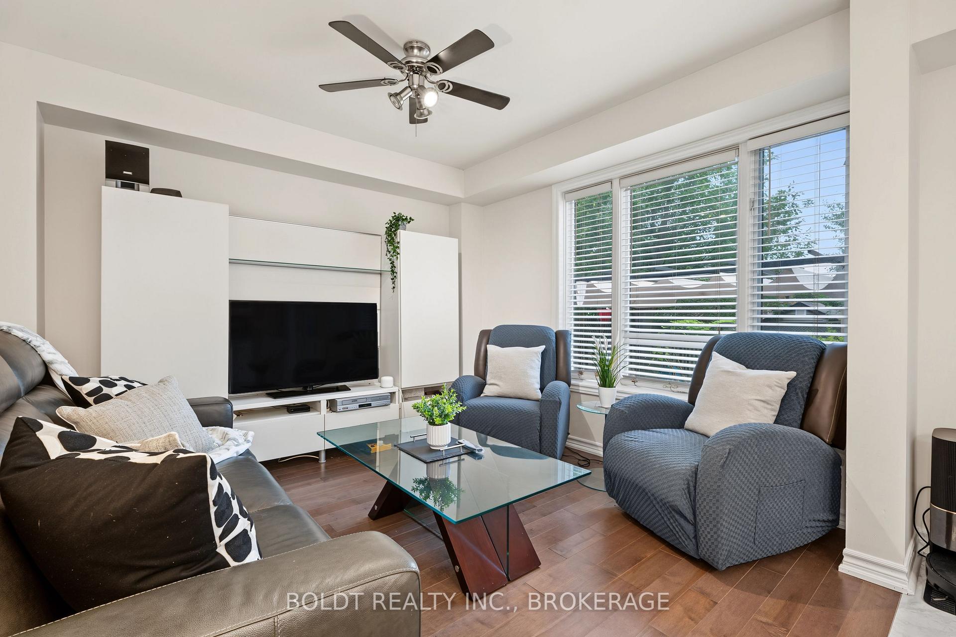 Photo 15 of 17 Valridge Drive, Hamilton, Ancaster — HOMEH