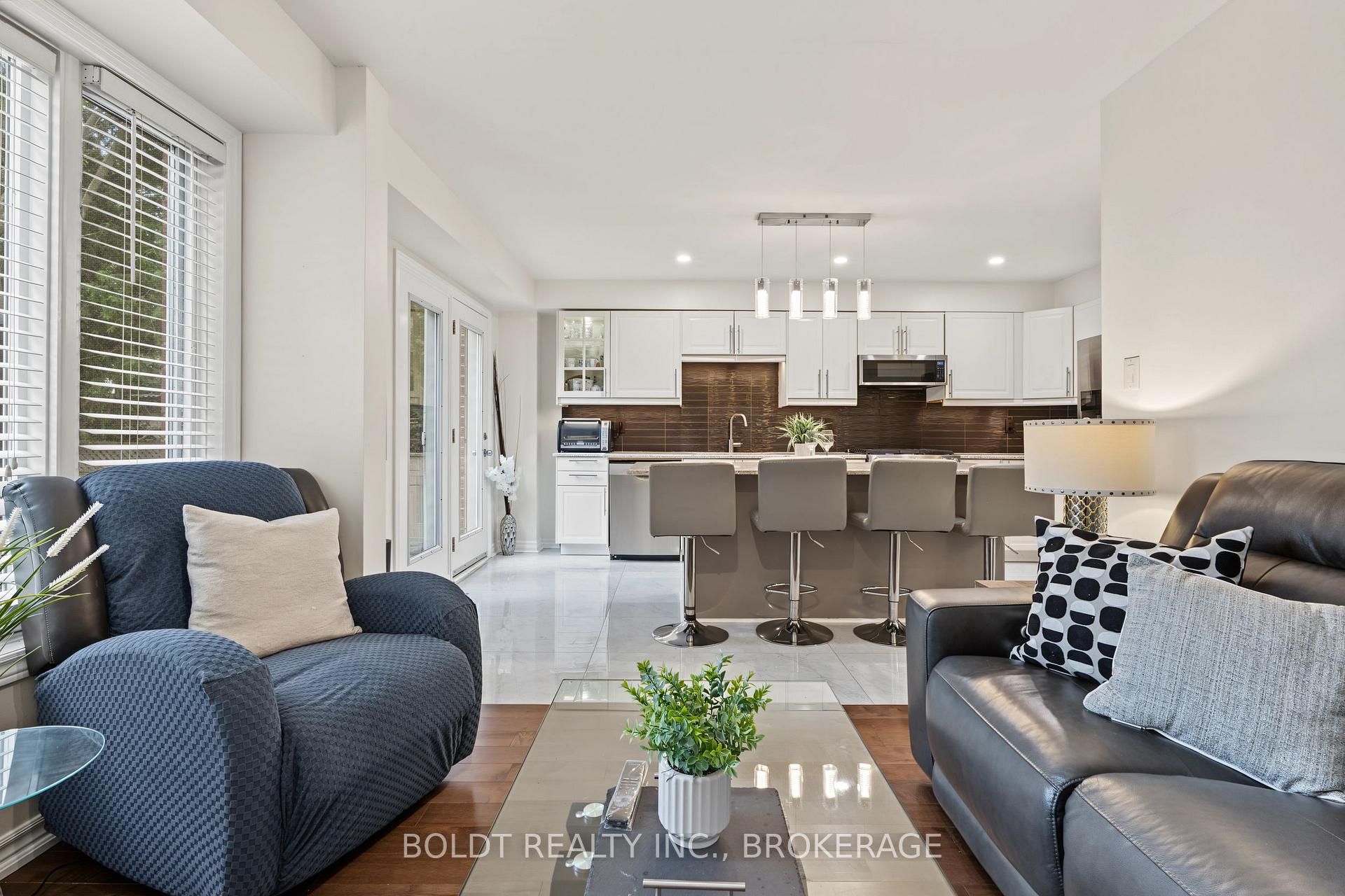 Photo 16 of 17 Valridge Drive, Hamilton, Ancaster — HOMEH