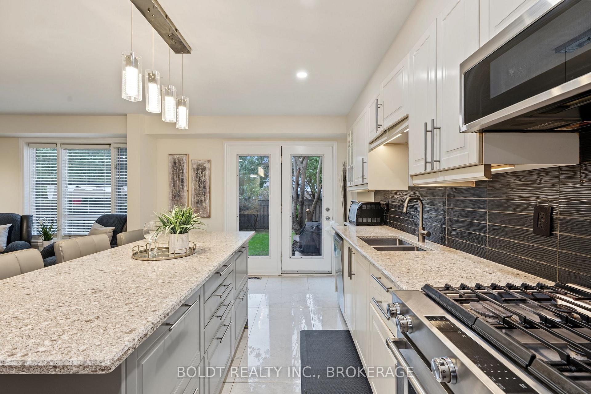 Photo 17 of 17 Valridge Drive, Hamilton, Ancaster — HOMEH