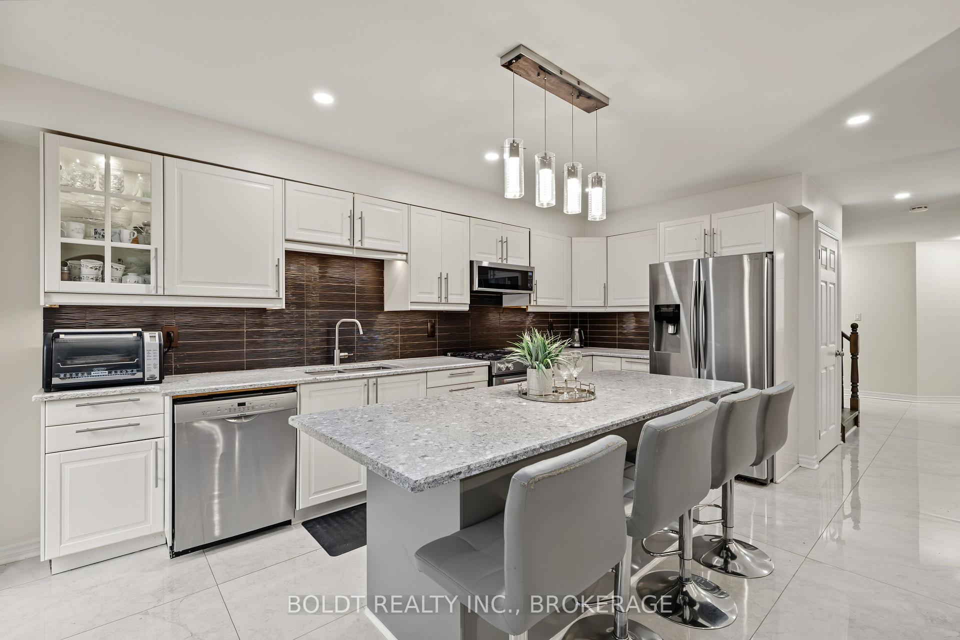 Photo 18 of 17 Valridge Drive, Hamilton, Ancaster — HOMEH