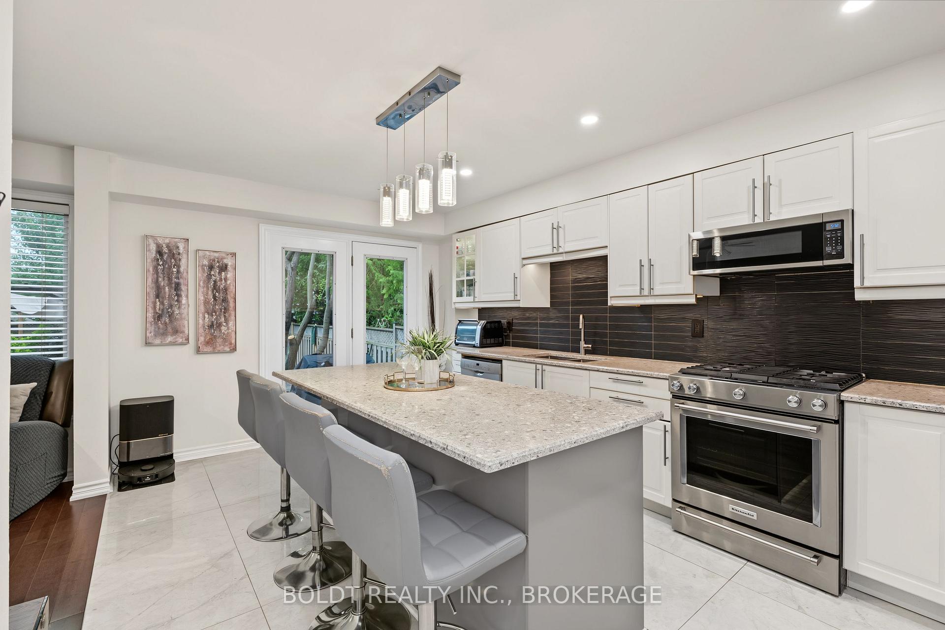 Photo 19 of 17 Valridge Drive, Hamilton, Ancaster — HOMEH