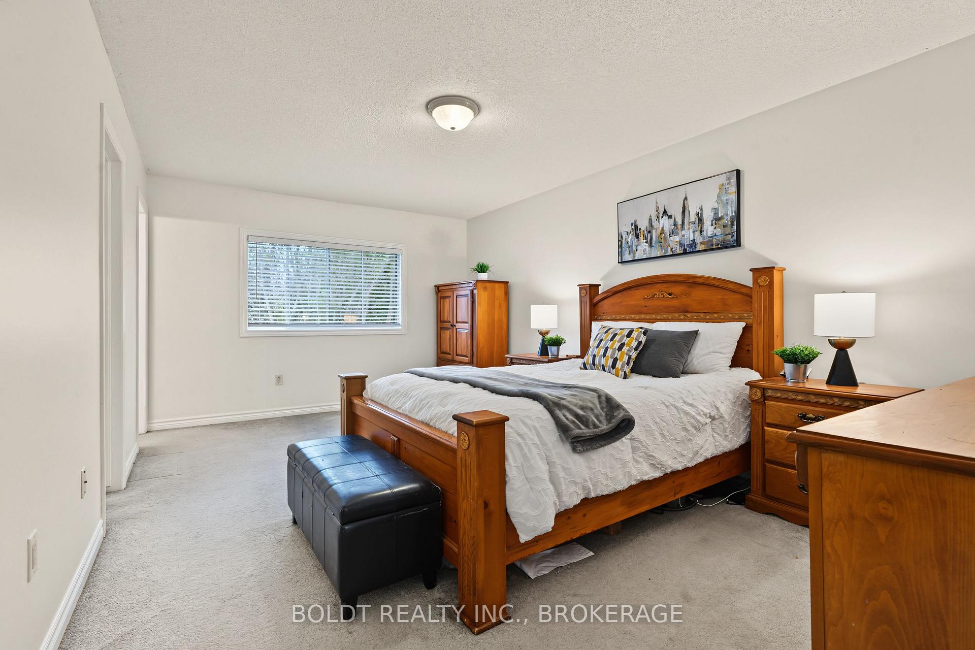 Photo 21 of 17 Valridge Drive, Hamilton, Ancaster — HOMEH