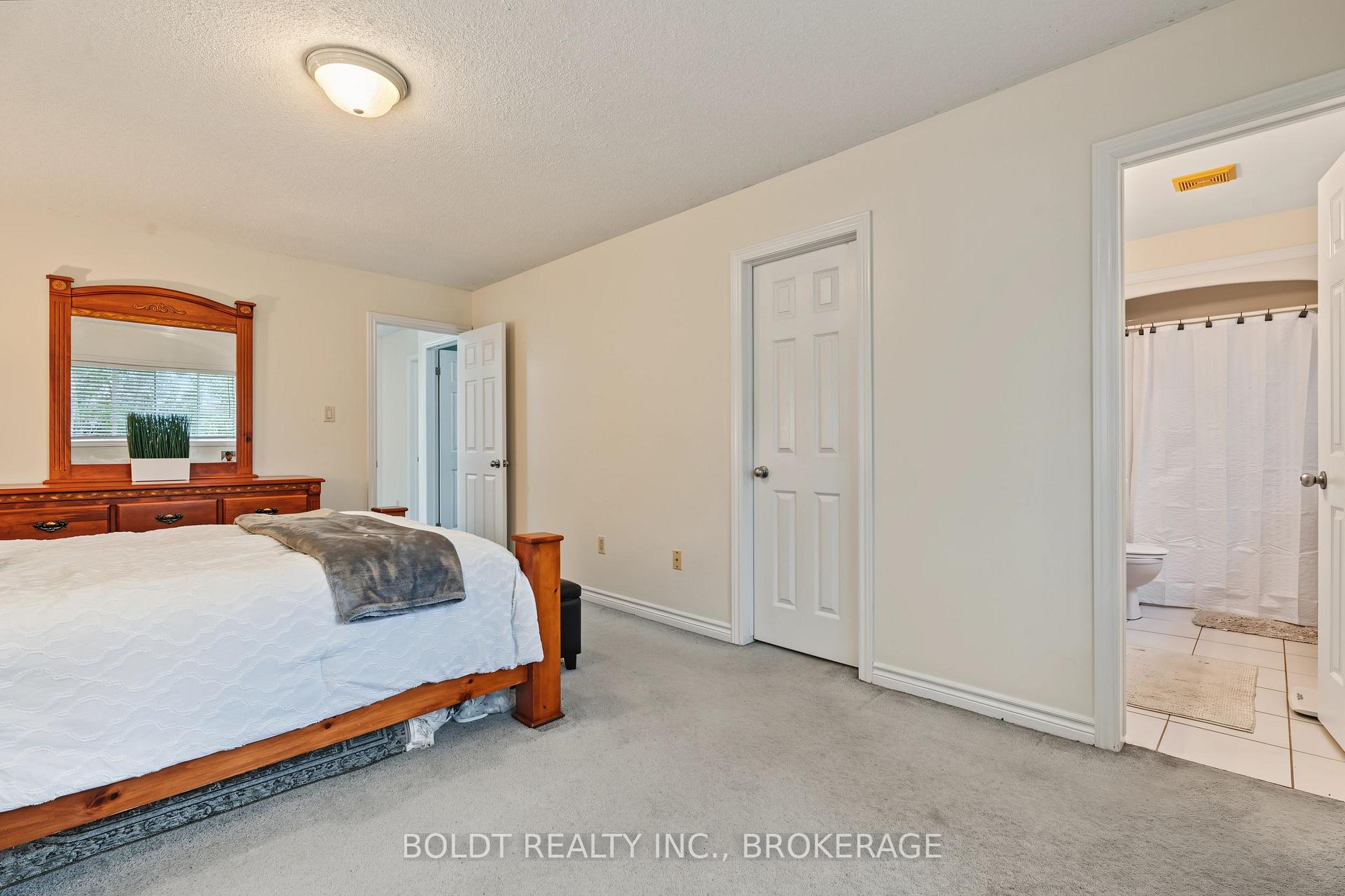 Photo 22 of 17 Valridge Drive, Hamilton, Ancaster — HOMEH