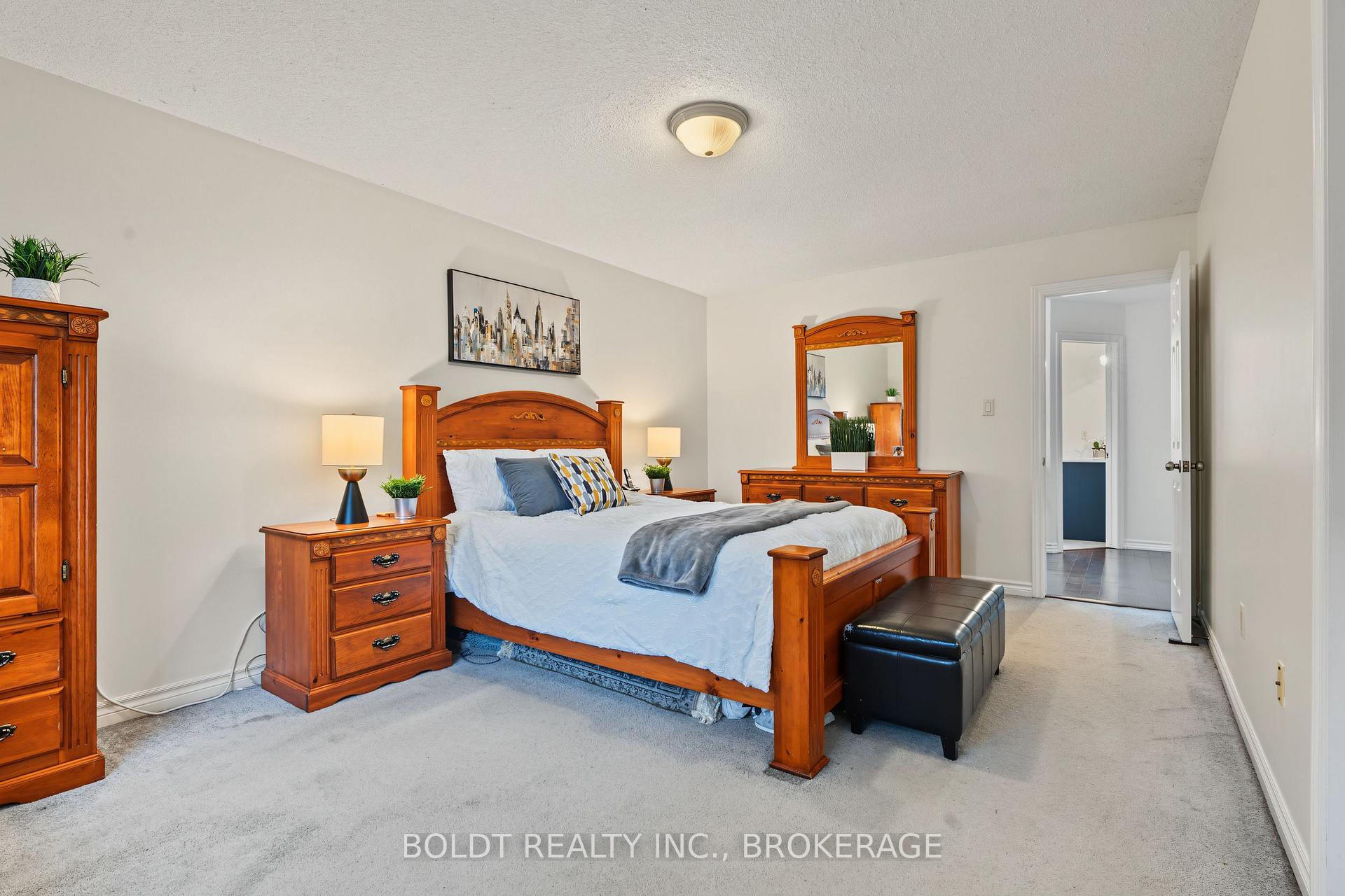 Photo 23 of 17 Valridge Drive, Hamilton, Ancaster — HOMEH