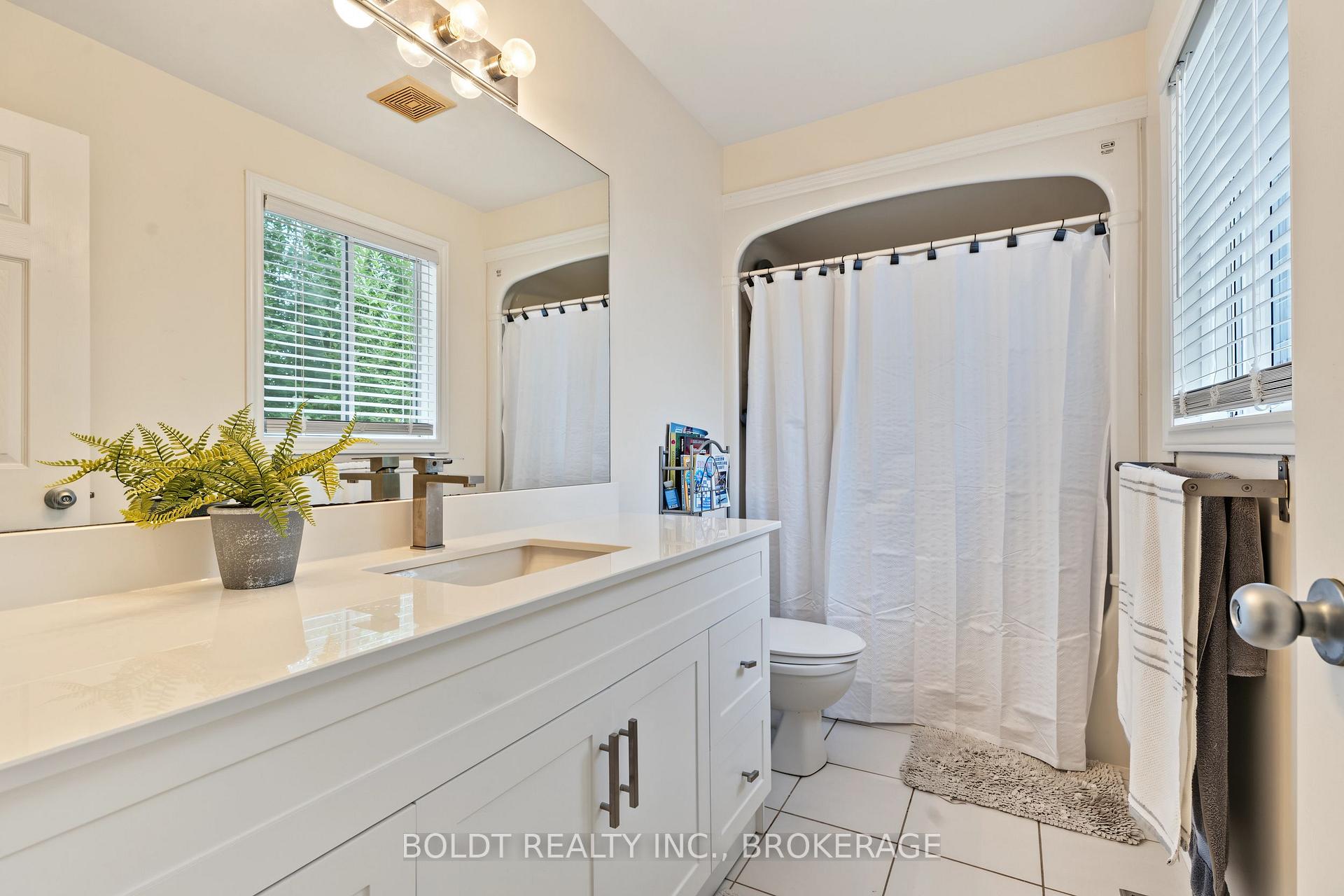 Photo 24 of 17 Valridge Drive, Hamilton, Ancaster — HOMEH