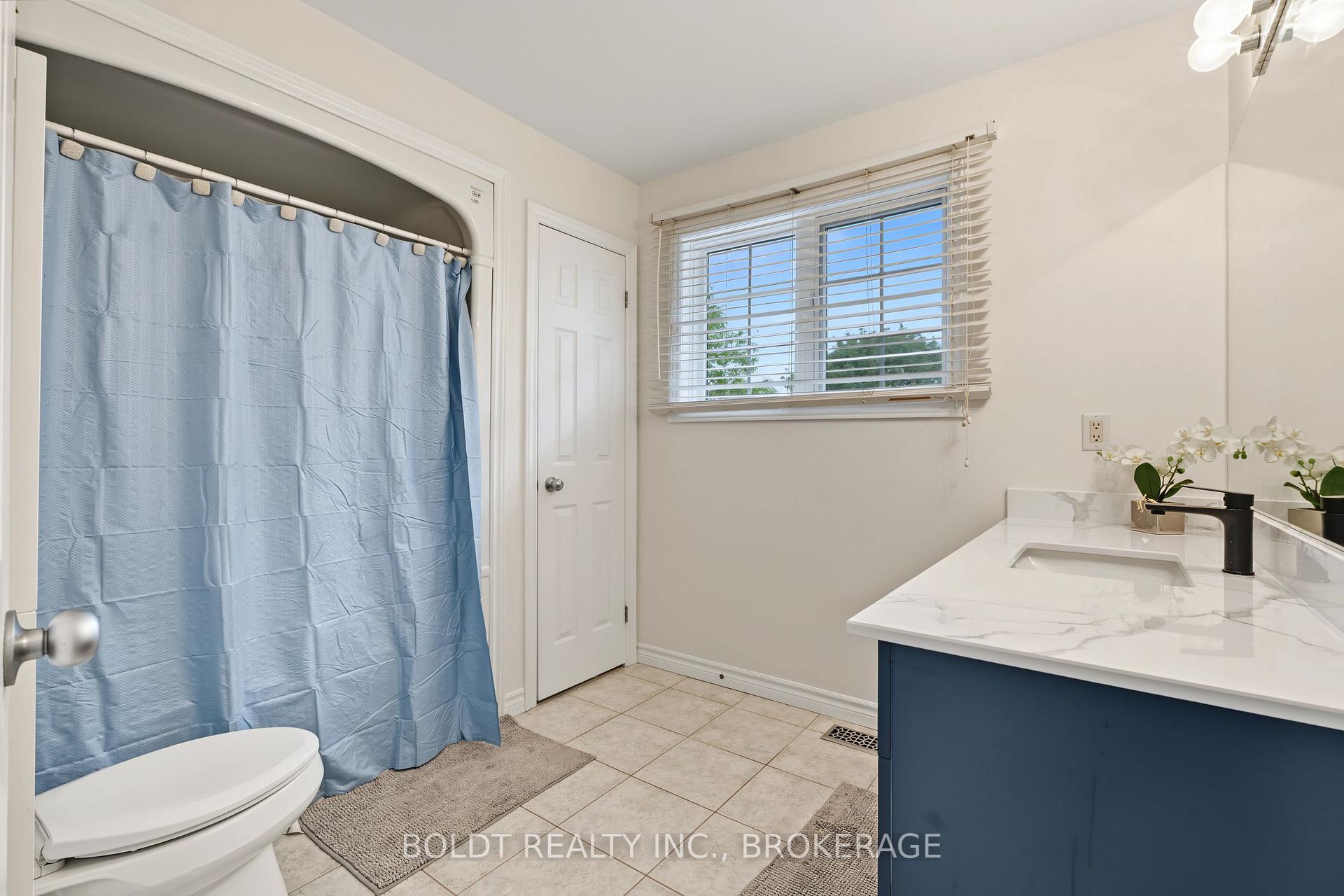 Photo 25 of 17 Valridge Drive, Hamilton, Ancaster — HOMEH