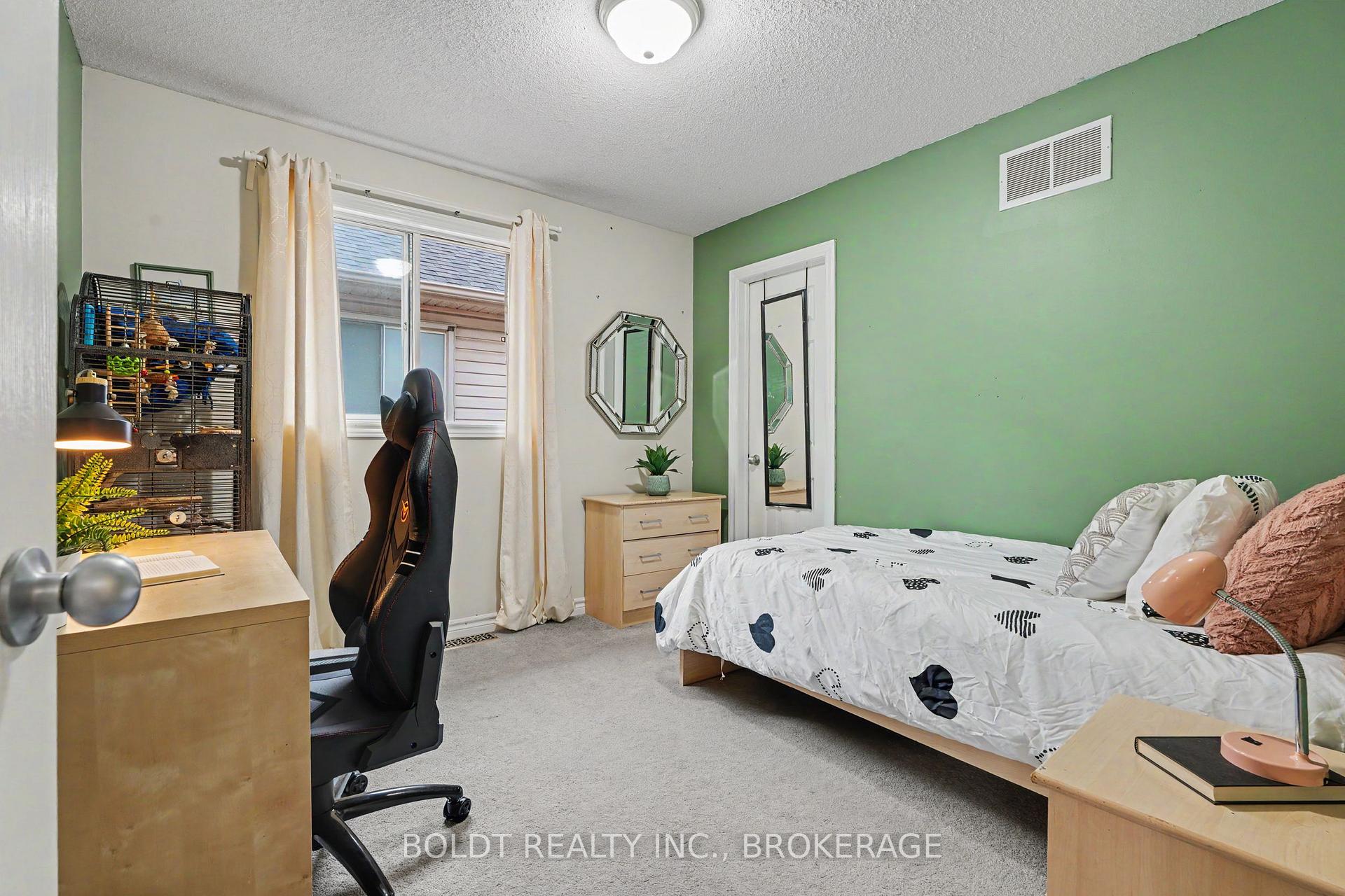 Photo 28 of 17 Valridge Drive, Hamilton, Ancaster — HOMEH