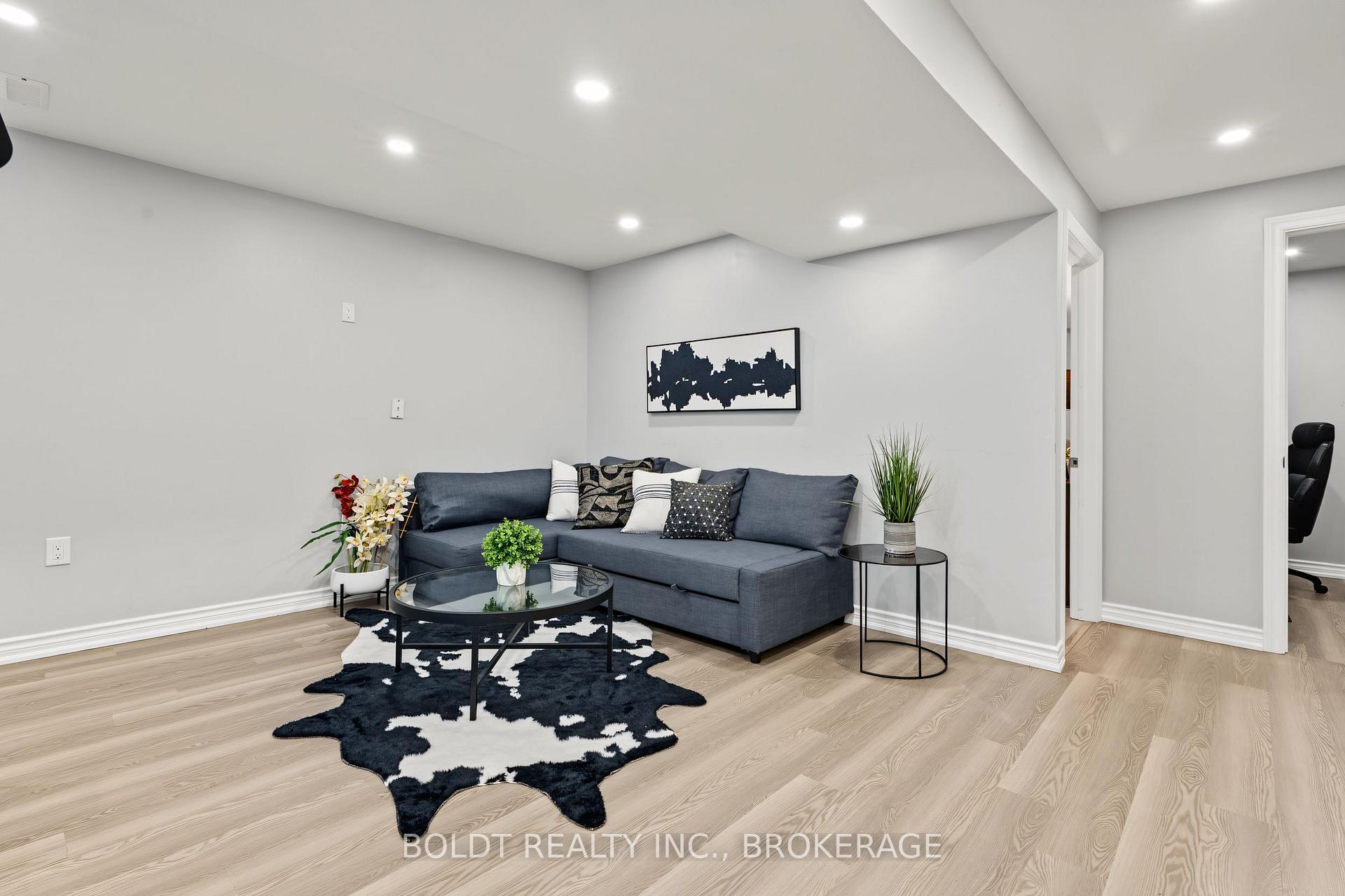 Photo 30 of 17 Valridge Drive, Hamilton, Ancaster — HOMEH