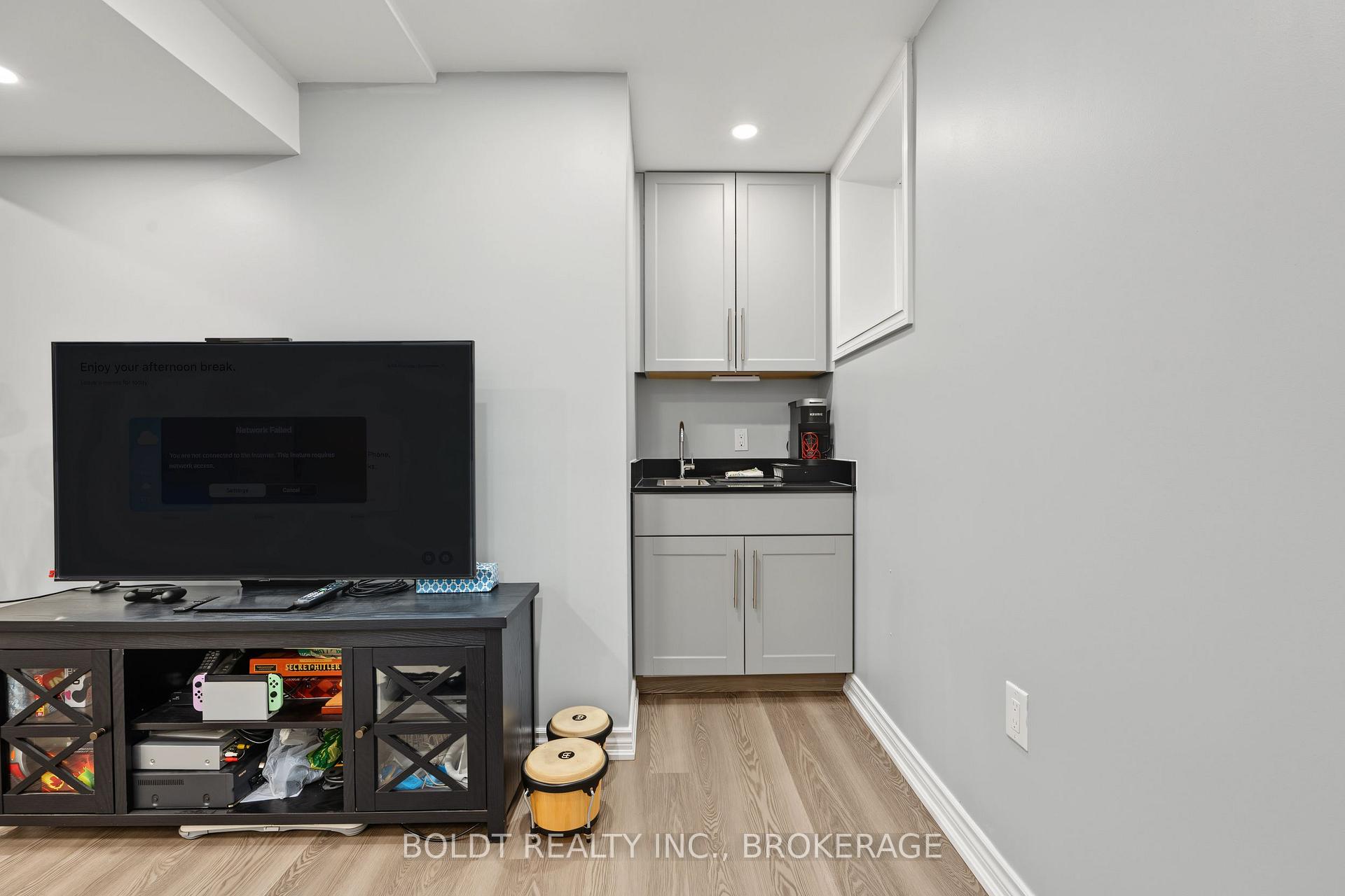 Photo 33 of 17 Valridge Drive, Hamilton, Ancaster — HOMEH