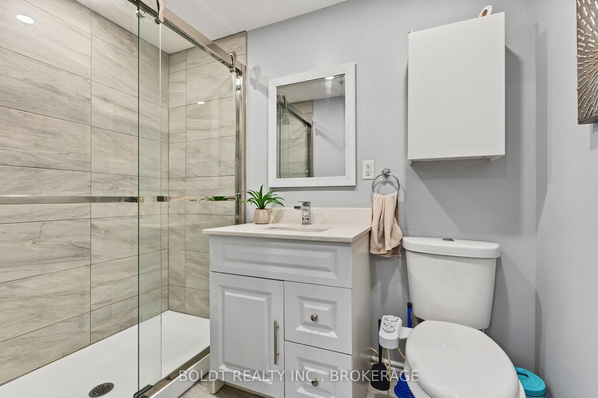 Photo 34 of 17 Valridge Drive, Hamilton, Ancaster — HOMEH