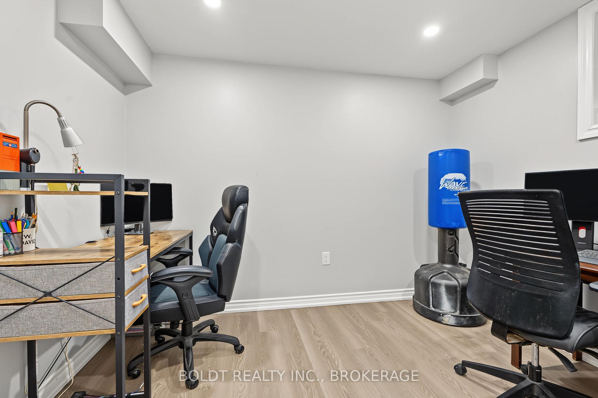 Photo 35 of 17 Valridge Drive, Hamilton, Ancaster — HOMEH