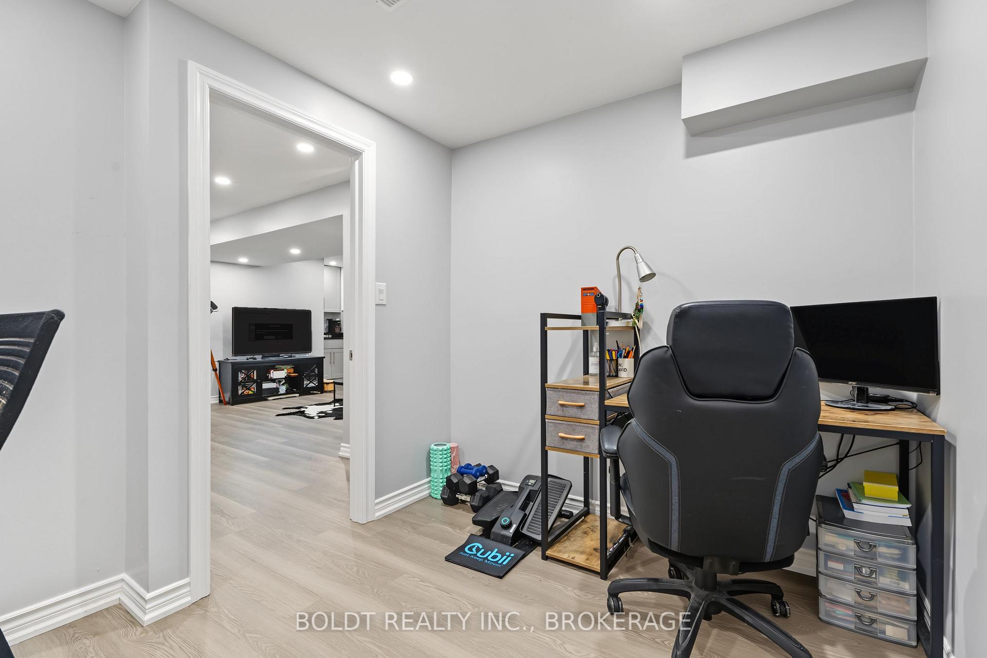 Photo 36 of 17 Valridge Drive, Hamilton, Ancaster — HOMEH