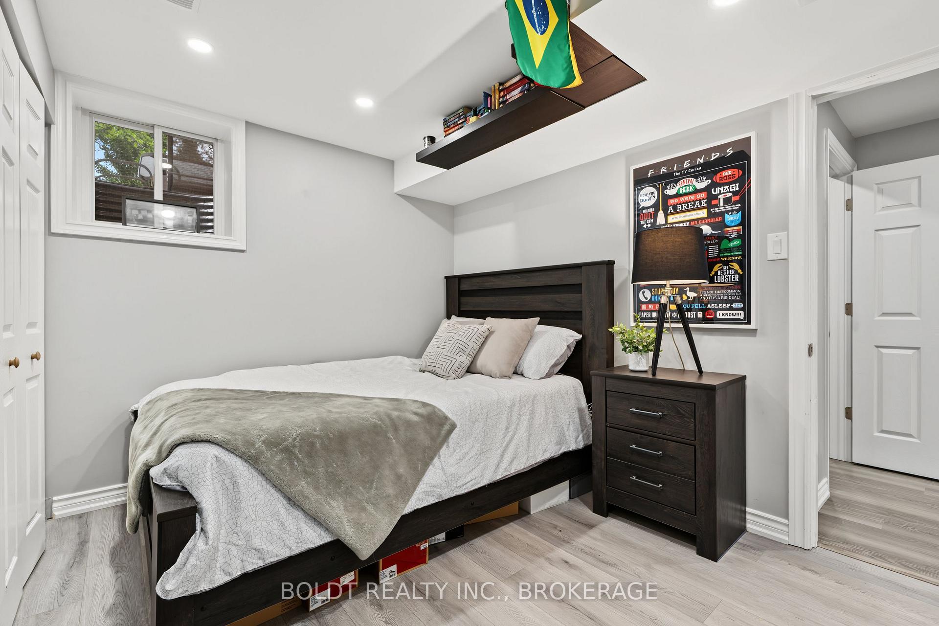 Photo 38 of 17 Valridge Drive, Hamilton, Ancaster — HOMEH