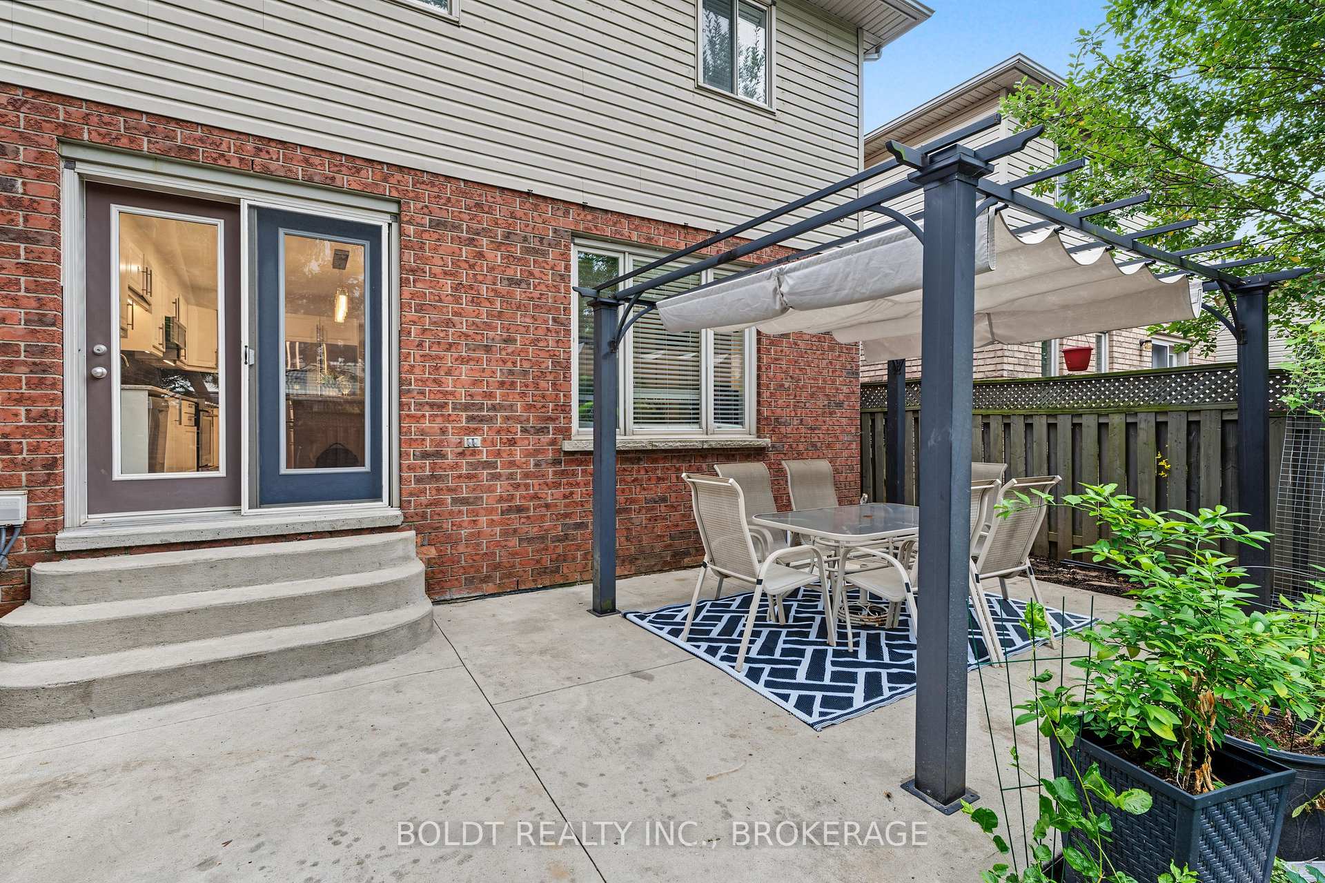 Photo 40 of 17 Valridge Drive, Hamilton, Ancaster — HOMEH
