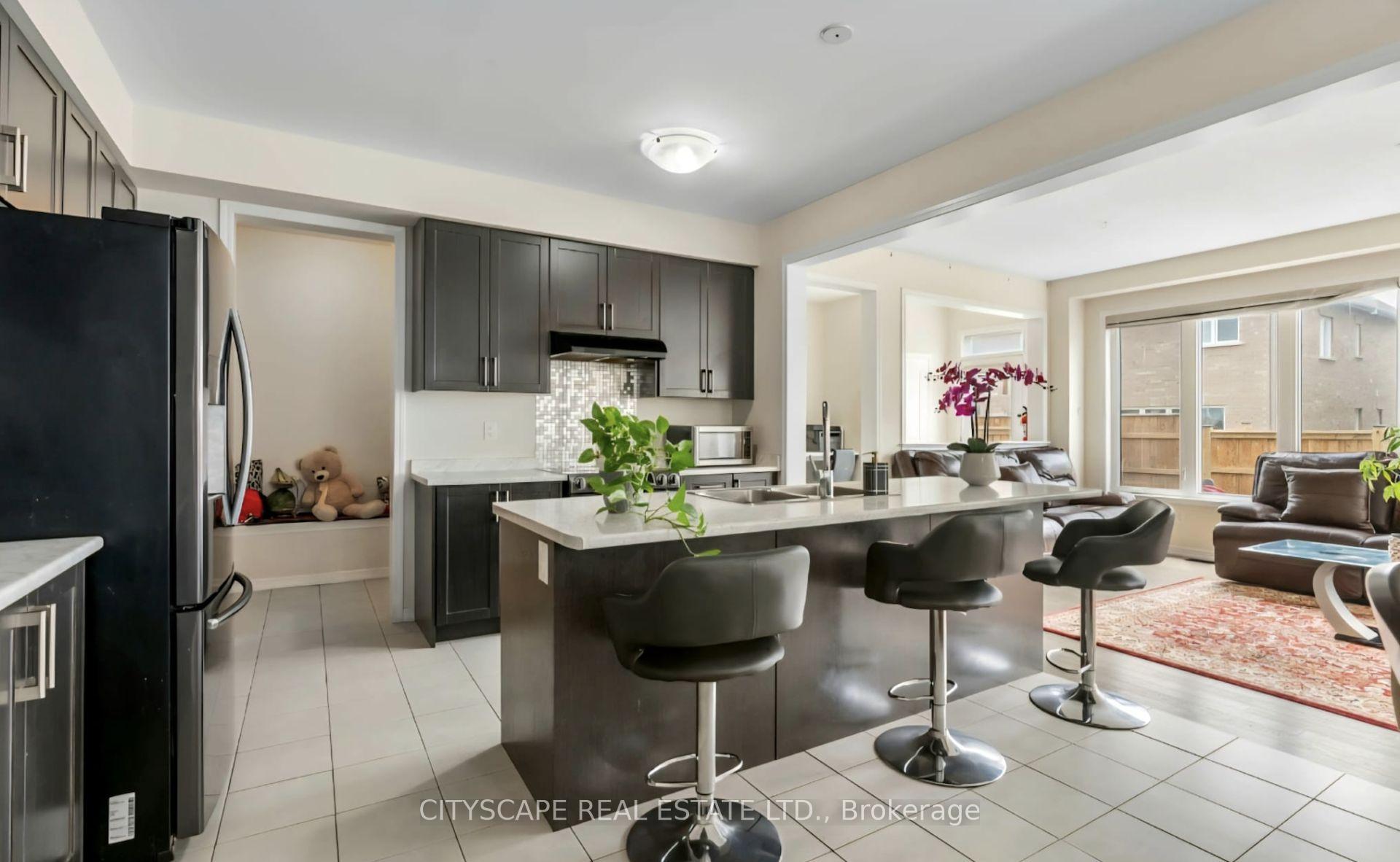 Photo 4 of 7744 Tupelo Crescent, Niagara Falls, Brown — HOMEH