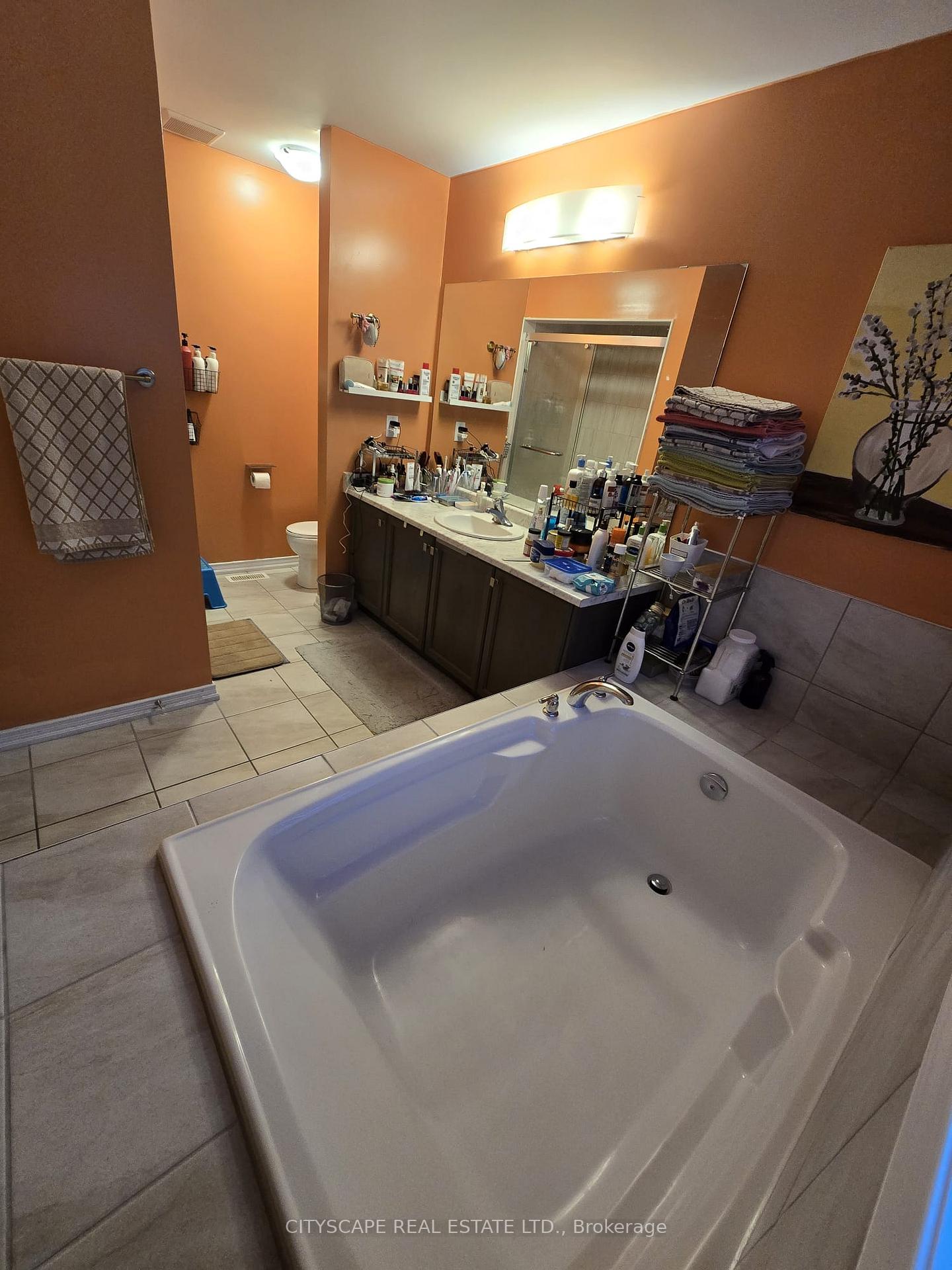 Photo 6 of 7744 Tupelo Crescent, Niagara Falls, Brown — HOMEH
