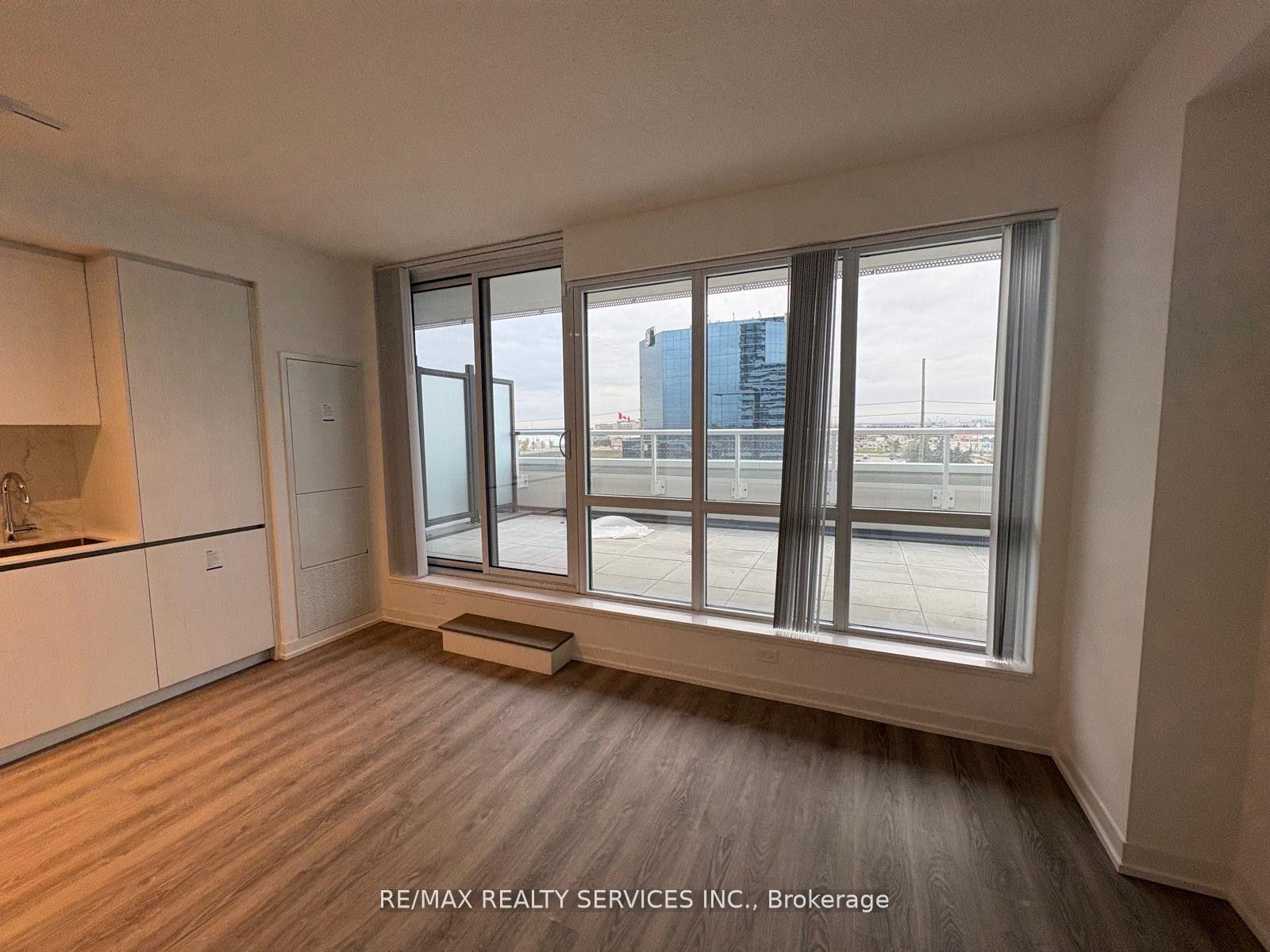 Photo 11 of Unit 509, 8 Interchange Way, Vaughan, Vaughan Corporate Centre — HOMEH