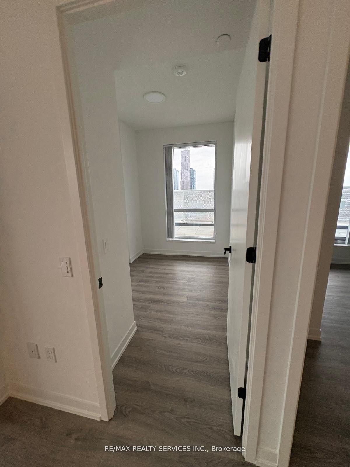 Photo 14 of Unit 509, 8 Interchange Way, Vaughan, Vaughan Corporate Centre — HOMEH