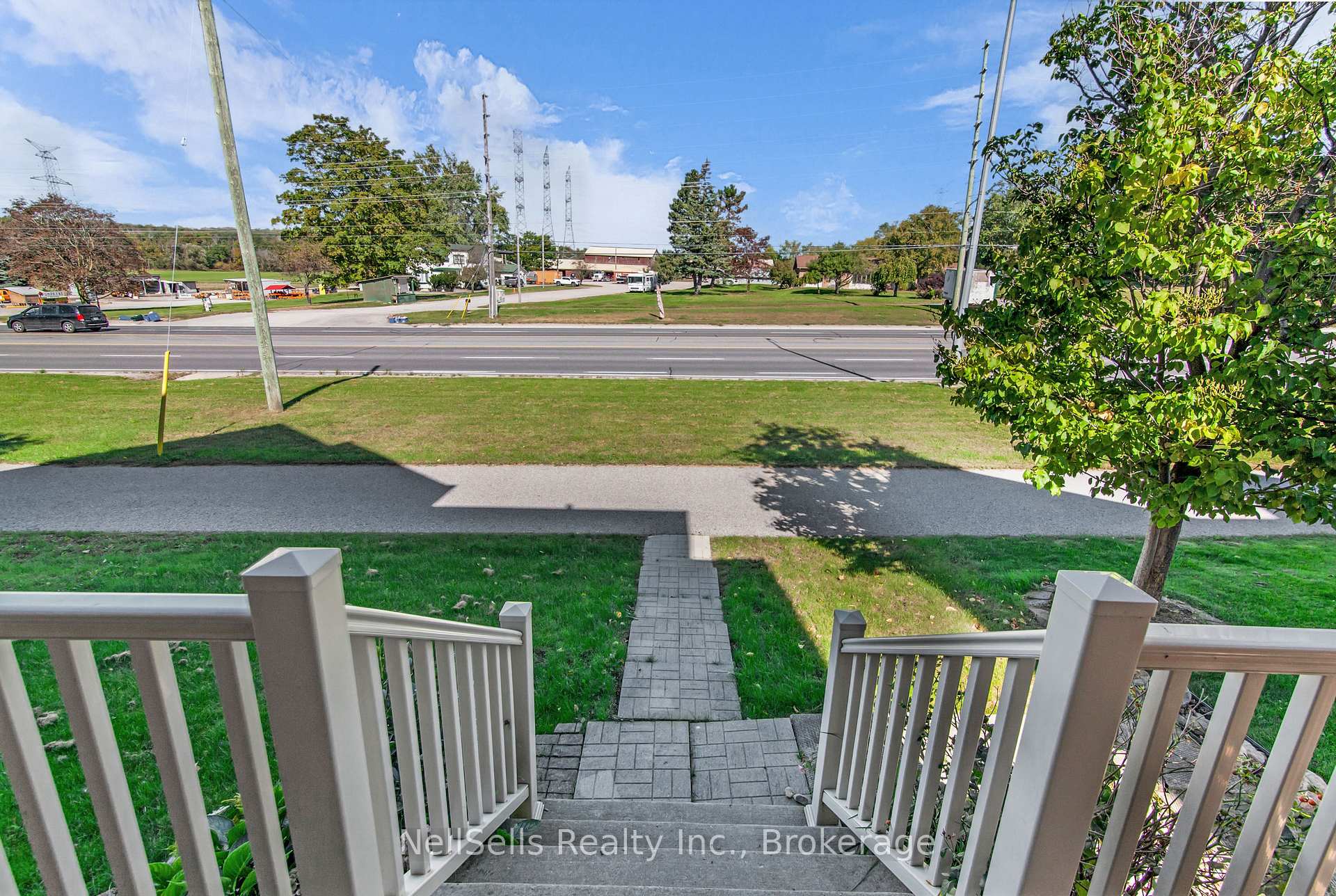 Photo 4 of 39 Warnford Circle, Ajax, Northeast Ajax — HOMEH