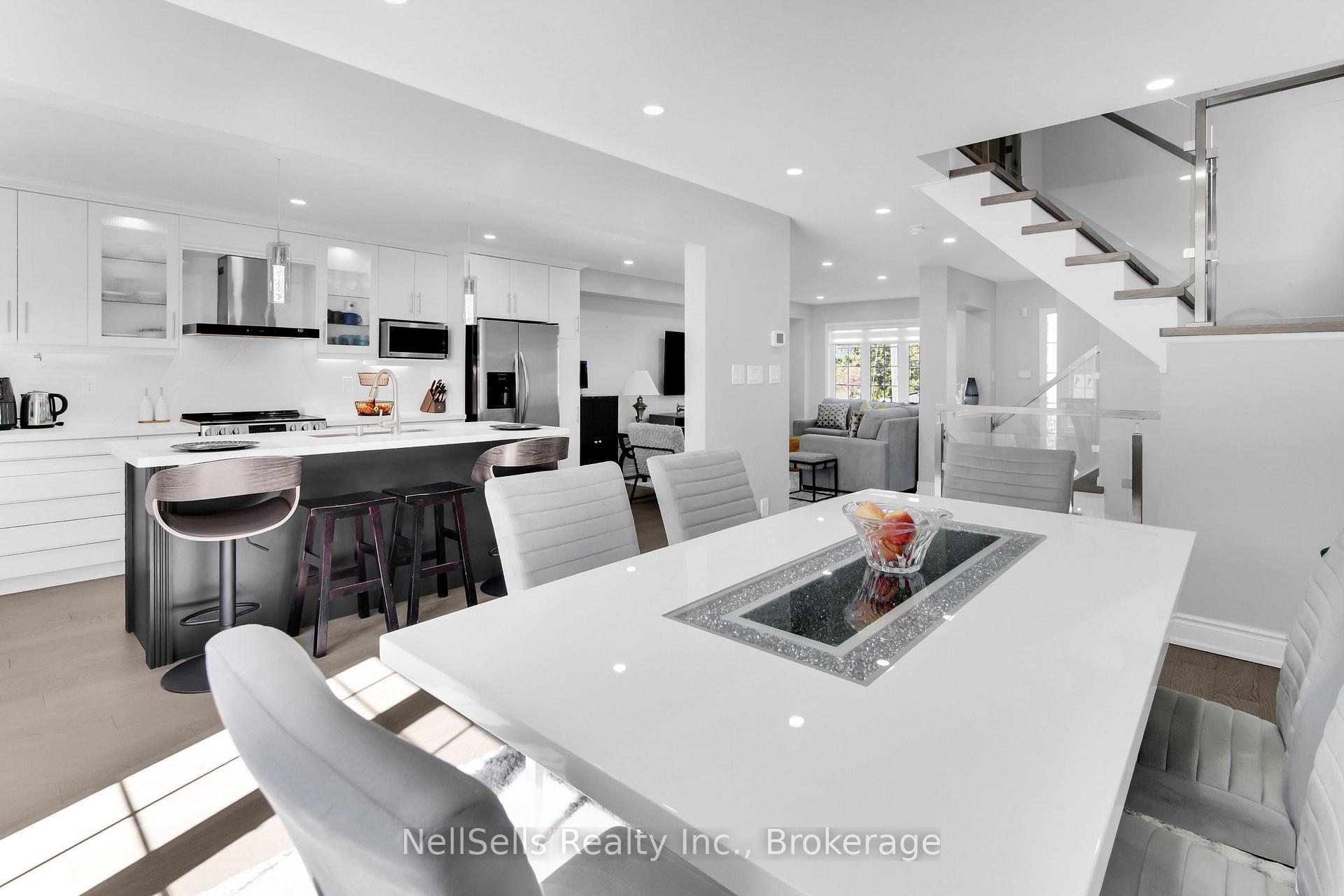 Photo 9 of 39 Warnford Circle, Ajax, Northeast Ajax — HOMEH