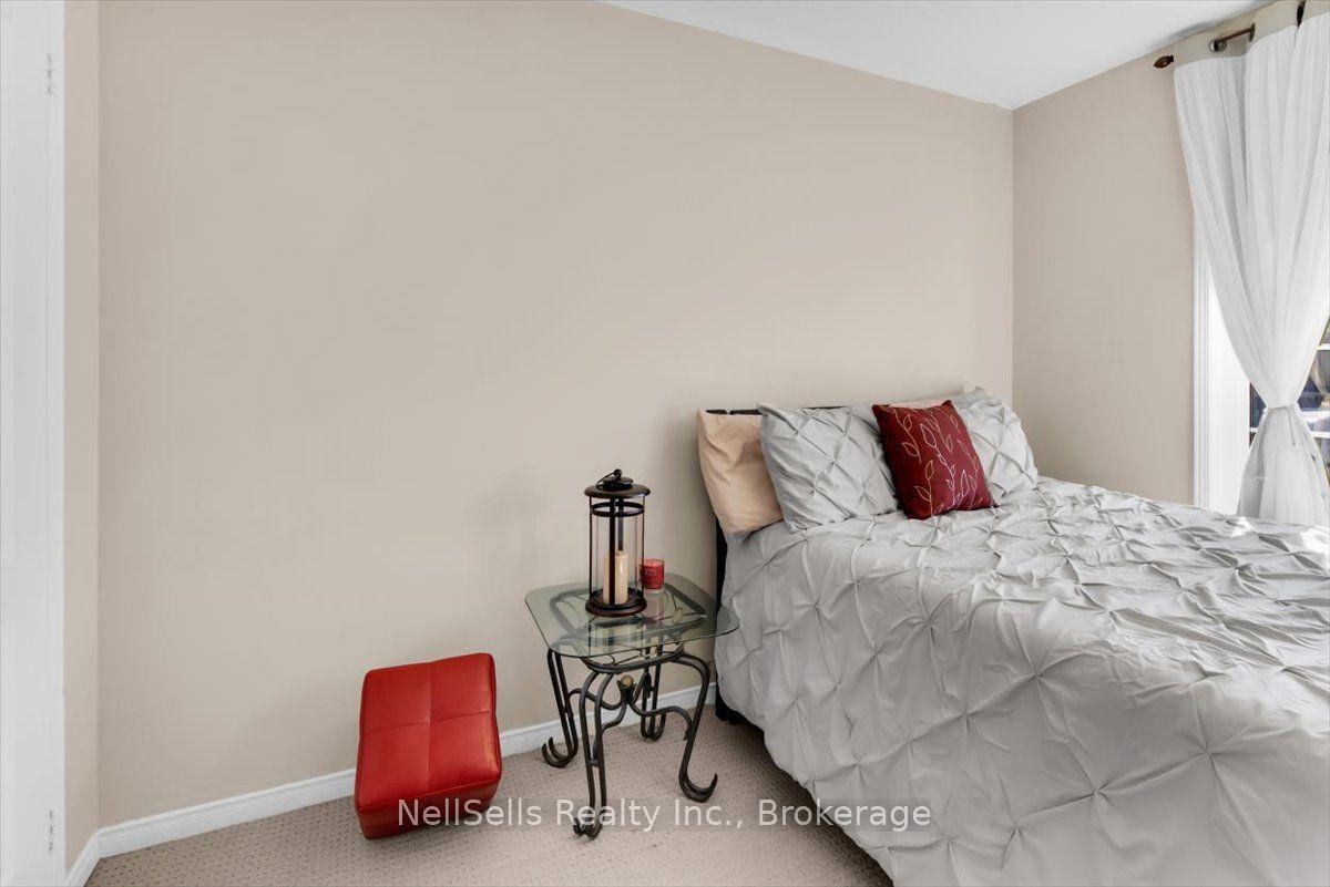 Photo 19 of 39 Warnford Circle, Ajax, Northeast Ajax — HOMEH