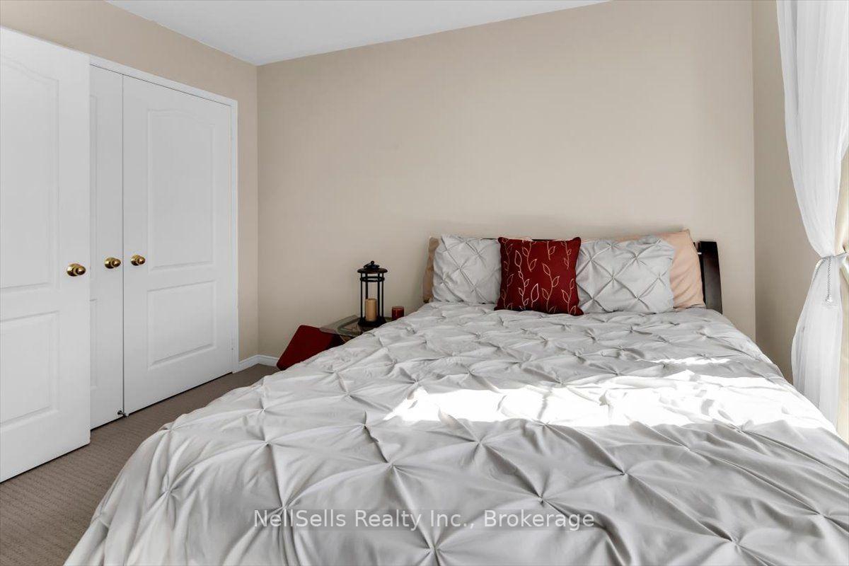 Photo 20 of 39 Warnford Circle, Ajax, Northeast Ajax — HOMEH