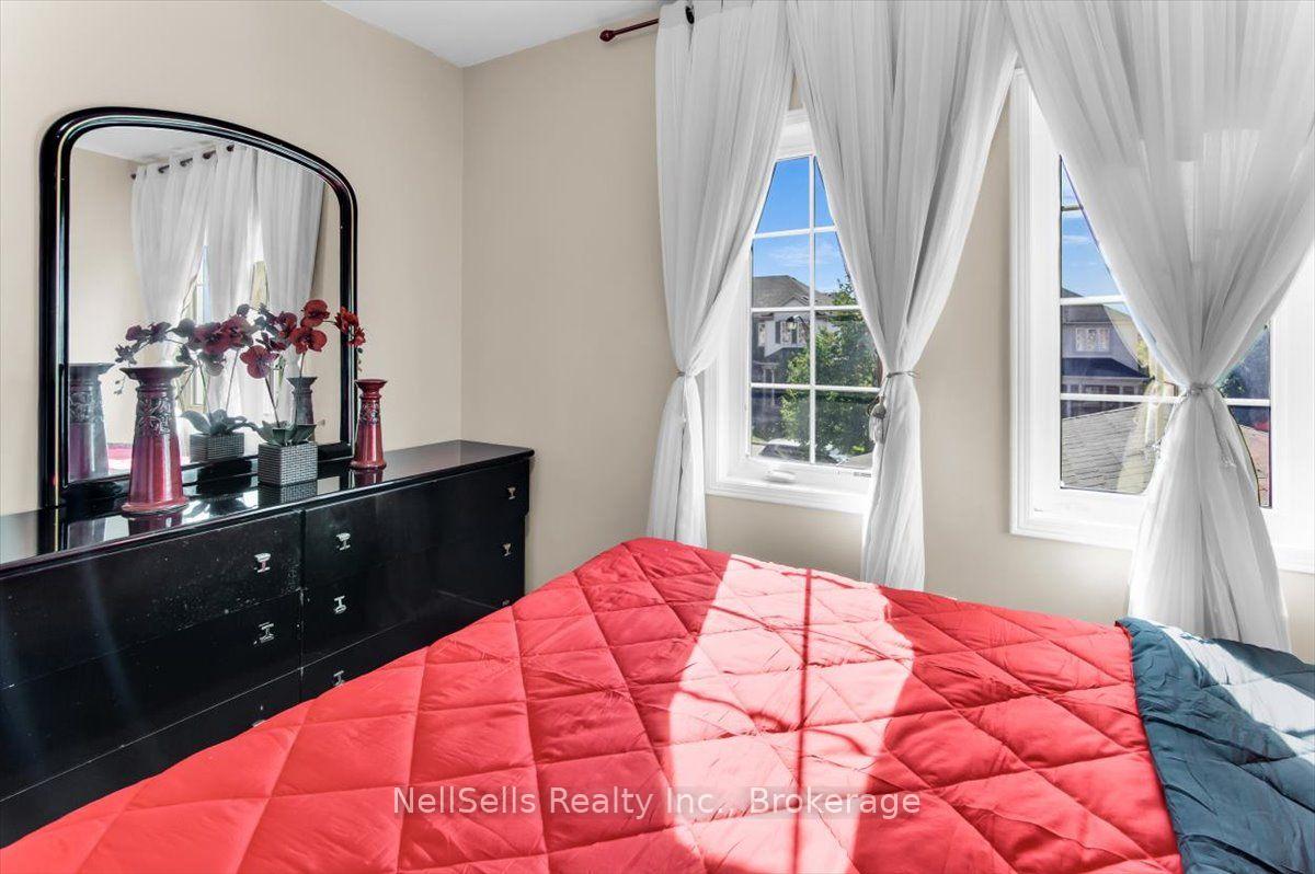 Photo 22 of 39 Warnford Circle, Ajax, Northeast Ajax — HOMEH