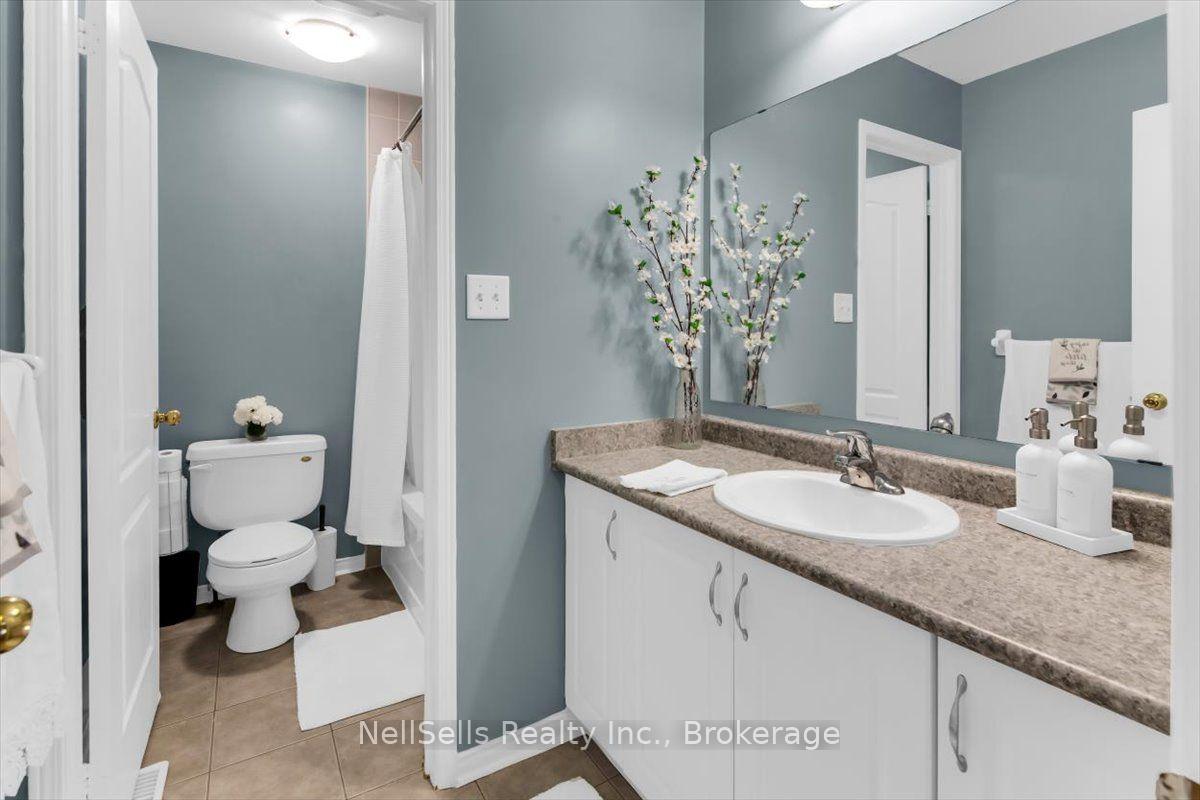 Photo 23 of 39 Warnford Circle, Ajax, Northeast Ajax — HOMEH