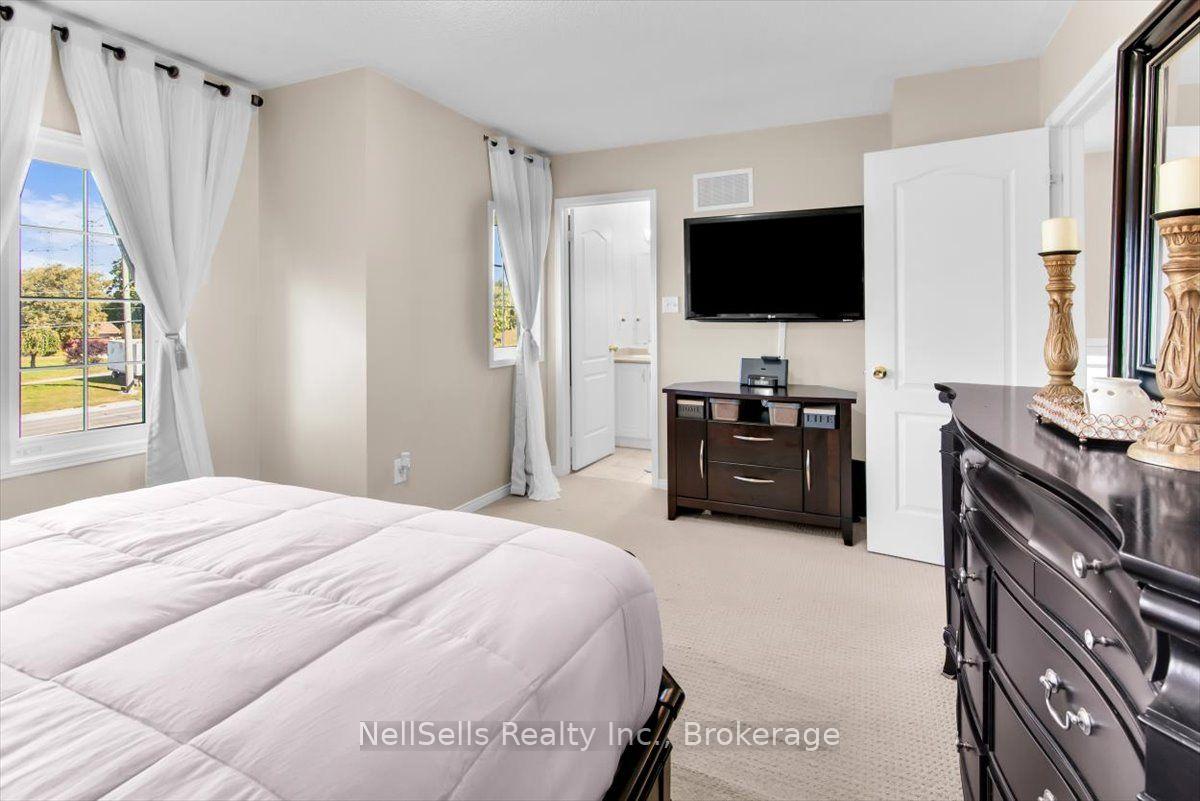 Photo 27 of 39 Warnford Circle, Ajax, Northeast Ajax — HOMEH