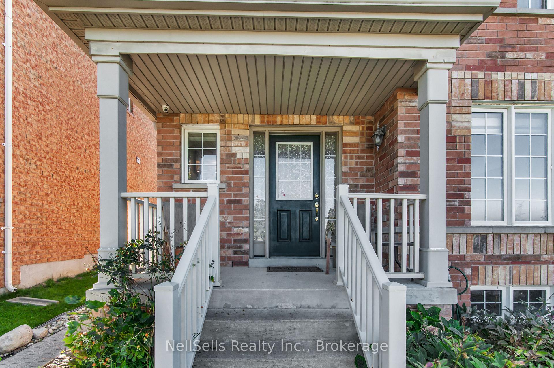 Photo 36 of 39 Warnford Circle, Ajax, Northeast Ajax — HOMEH