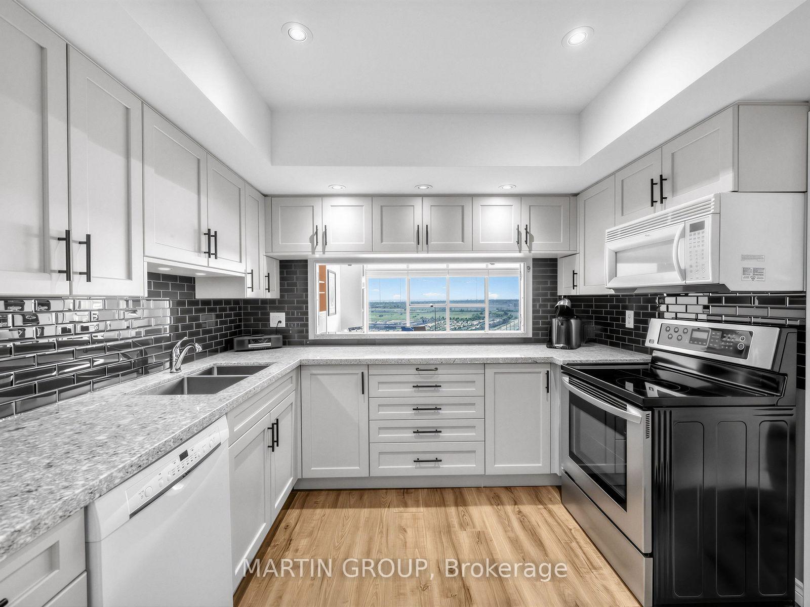 Photo 8 of Unit PH306, 1271 Walden Circle, Mississauga, Clarkson — HOMEH