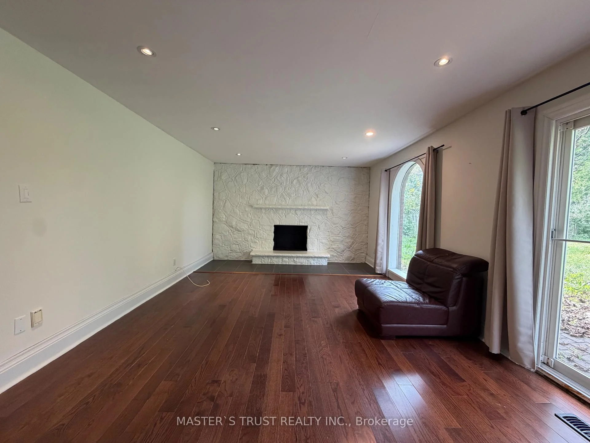 Photo 14 of Unit Ground, 30 Patton Street, King, King City — HOMEH