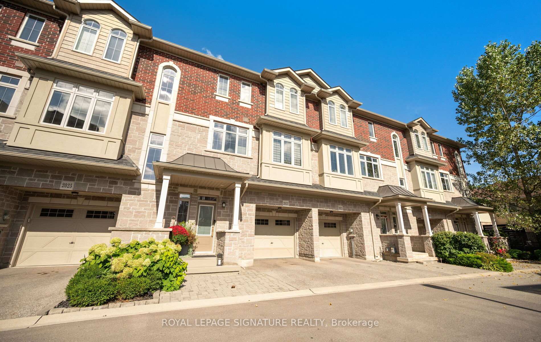 Photo 3 of 2023 Deerview Common, Oakville, Bronte Creek — HOMEH