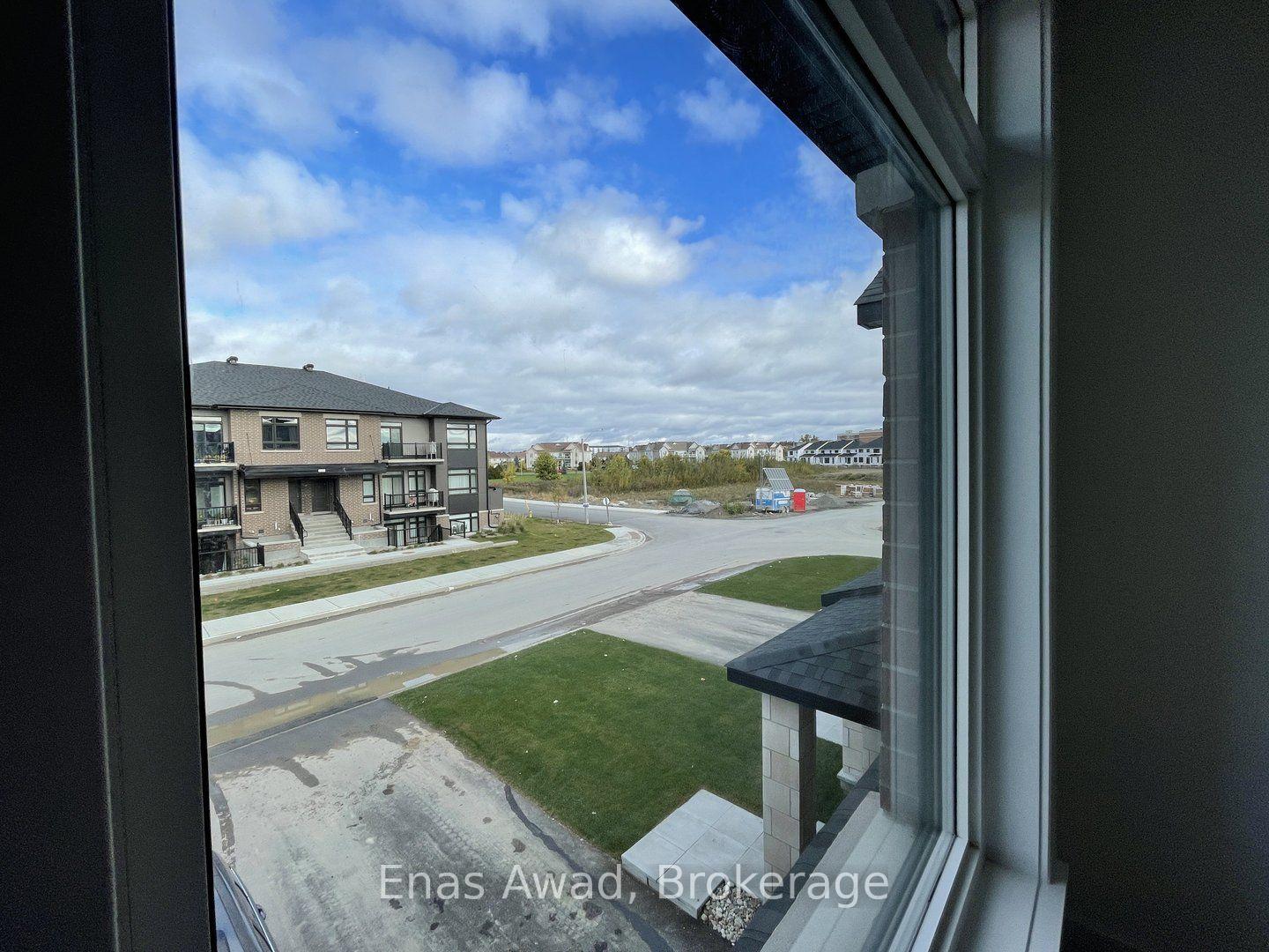 Photo 13 of 54 Overberg Way, Ottawa, Kanata - Emerald Meadows/Trailwest — HOMEH