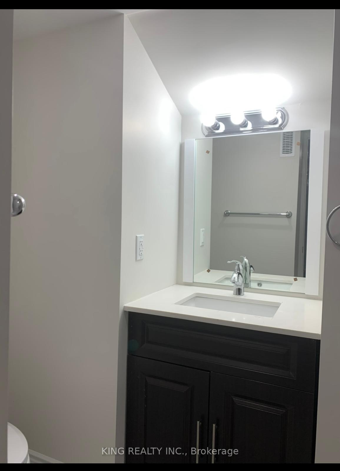 Photo 11 of 22 Gillis Road, Brampton, Northwest Brampton — HOMEH